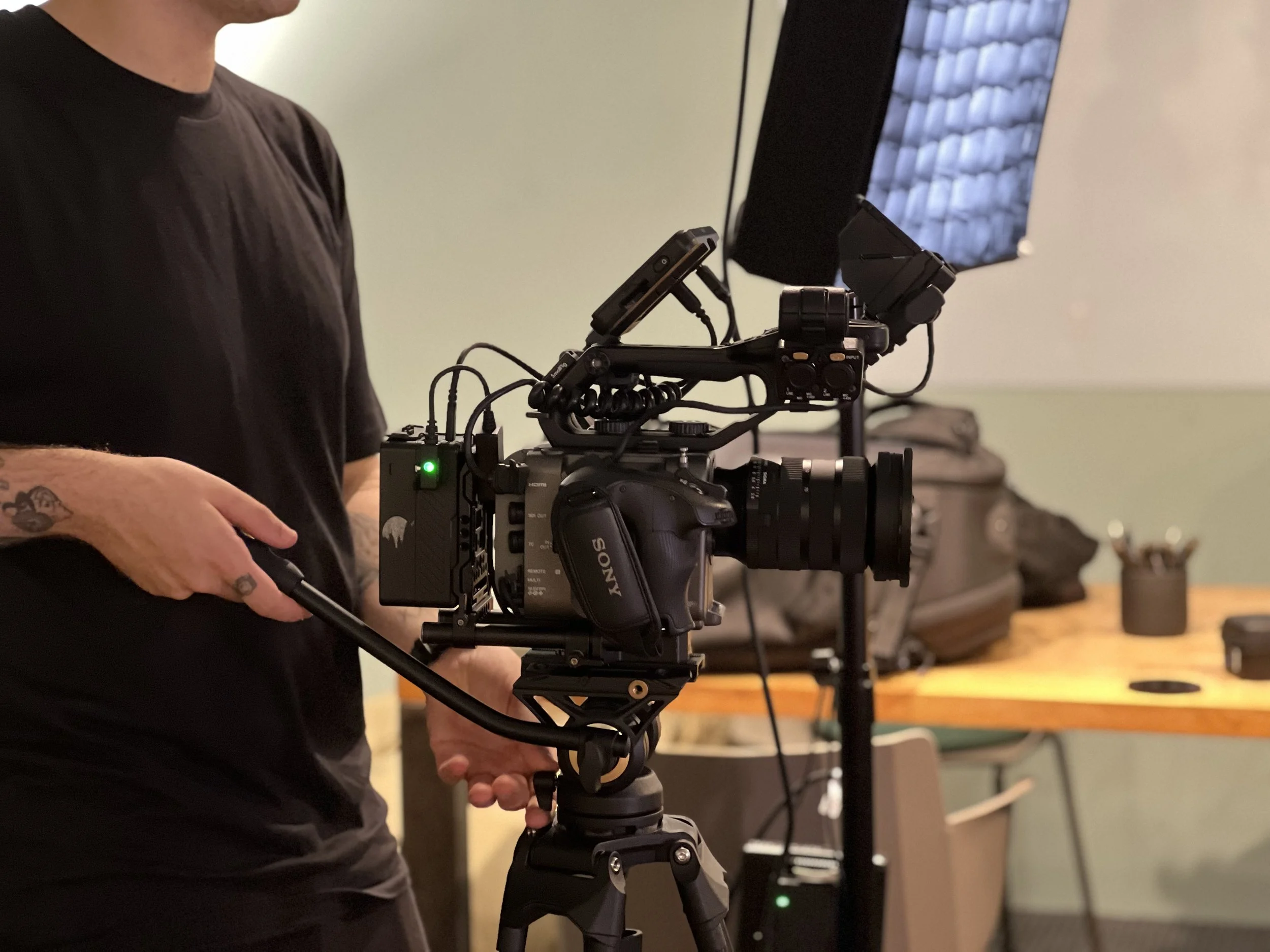 Videodreh im BASE Meetingraum "Lounge"