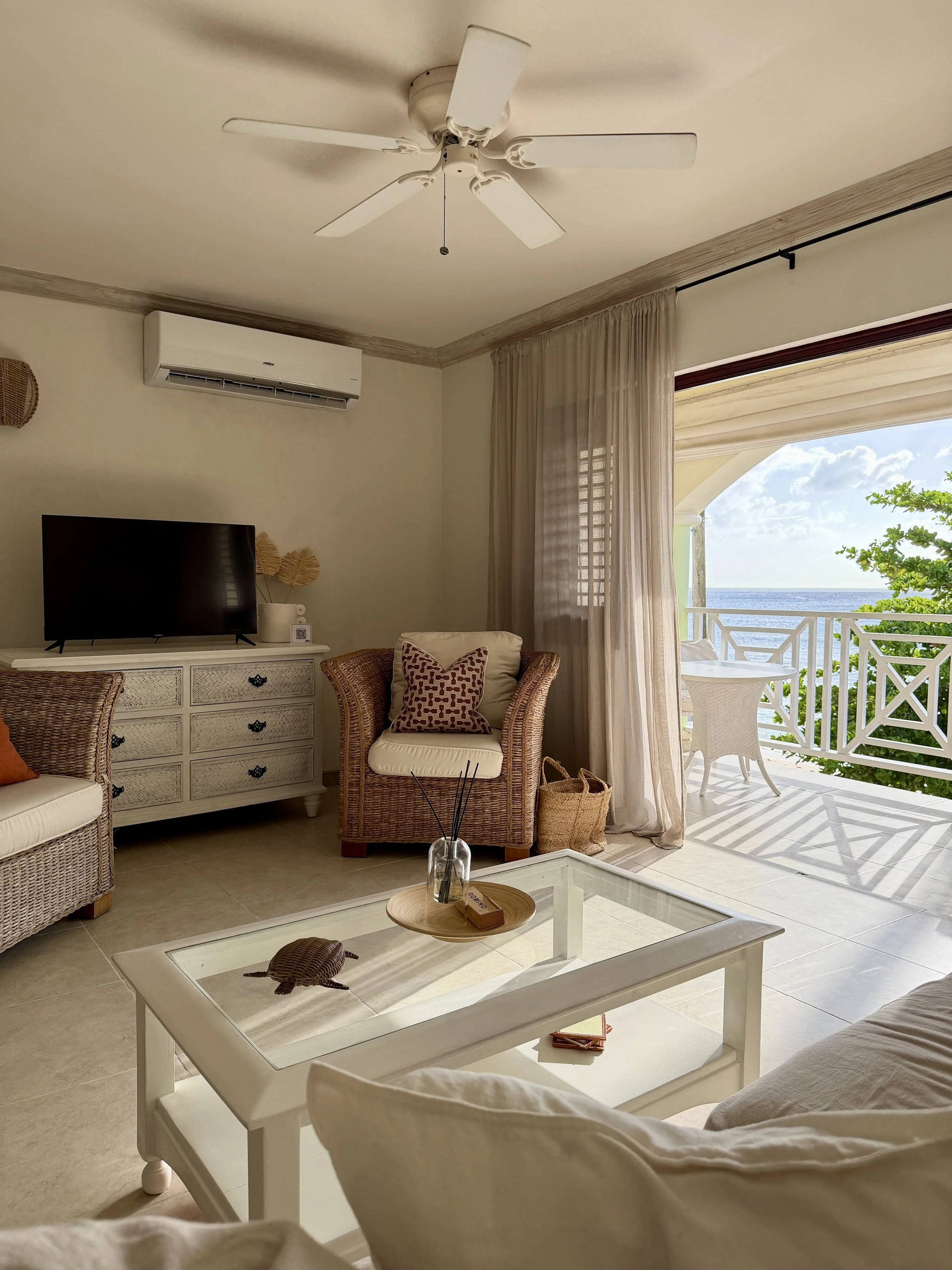 Living Room - 1st.jpg