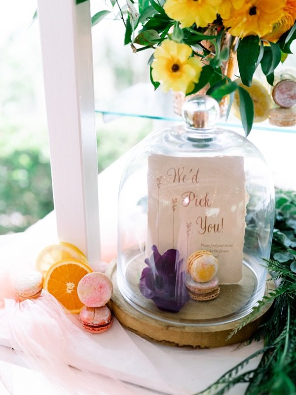 We&rsquo;d pick garden themed place cards any day of the week!🌸🌻🌼

Magazine: @neworleansweddings // Photographer &amp; Styling: @Sarahalleman&nbsp;// Venue, Florals + Decor: @Thehenrysmithhouse&nbsp;// Candles: @gloevents_bychloe // Rentals: @true