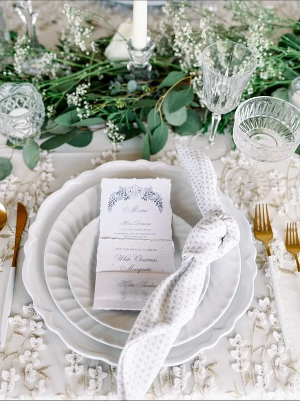 Did you know I offer day-of wedding packages, including menus, place settings, and more?🍽 Because we all know a perfect place setting just makes the food taste better😉

Photographer &amp; Styling: @sarahalleman
Publication: @Neworleansweddings
Venu