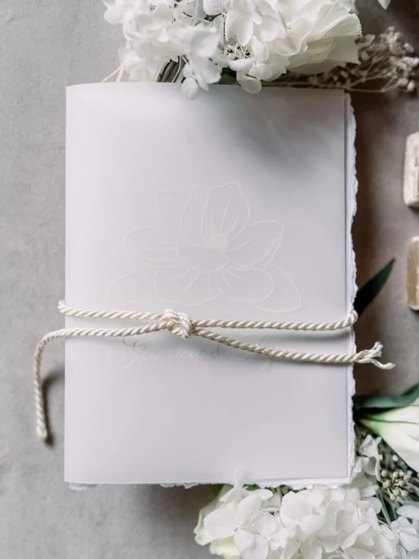 Those finishing touches that take your suite from beautiful to breathtaking ✨

Photographer &amp; Styling: @sarahalleman
Publication: @Neworleansweddings
Venue: @Thewhitemagnolia @Han.Or.Nah_Business.Inspo
Florals: @Glendasflowersandgifts
Rentals: @u