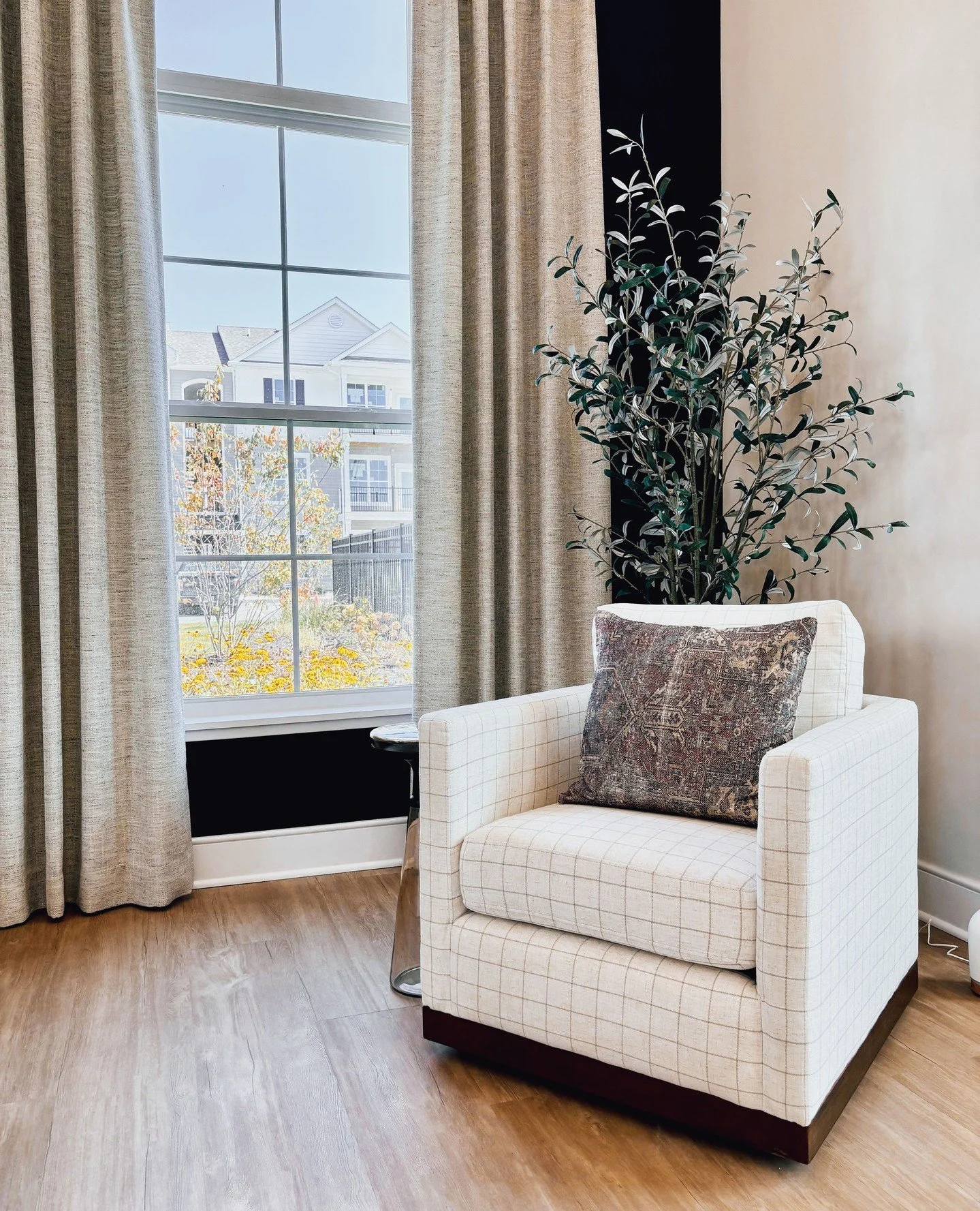 Cozy corners for your morning coffee, a reading nook, or a place to unwind 📚️