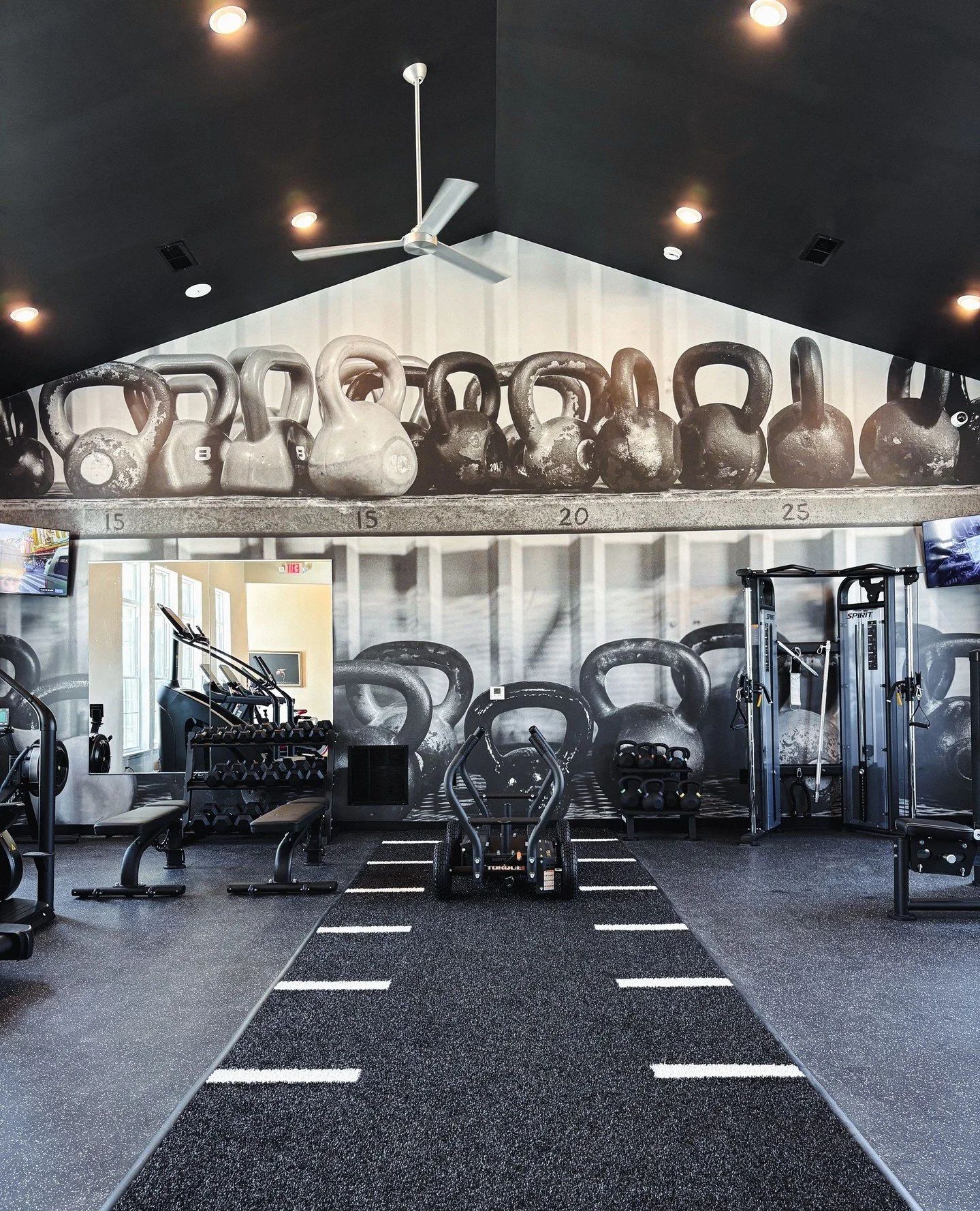 Start your week right with a workout in our vaulted-ceiling fitness center, featuring the latest equipment designed for every fitness level. Your best self begins here! 💪👟
