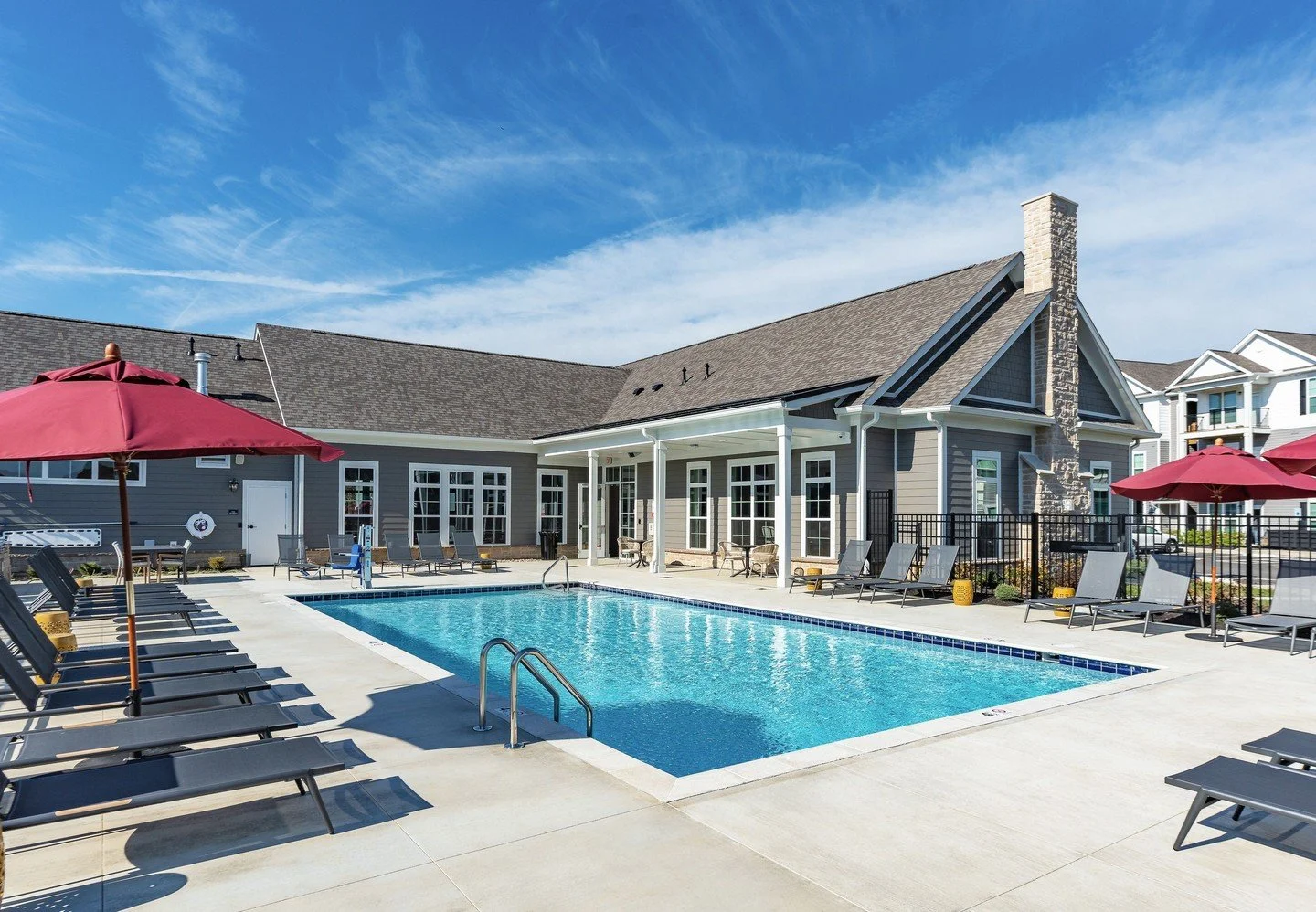 Missing these warm summer days ☀️ What about you!?⁠
#kingsleypark #livekingsleypark #kingsleyparkapartments #canalwinchester #columbusoh #614living #asseenincolumbus #columbusrealestate #apartment #pool #amenities
