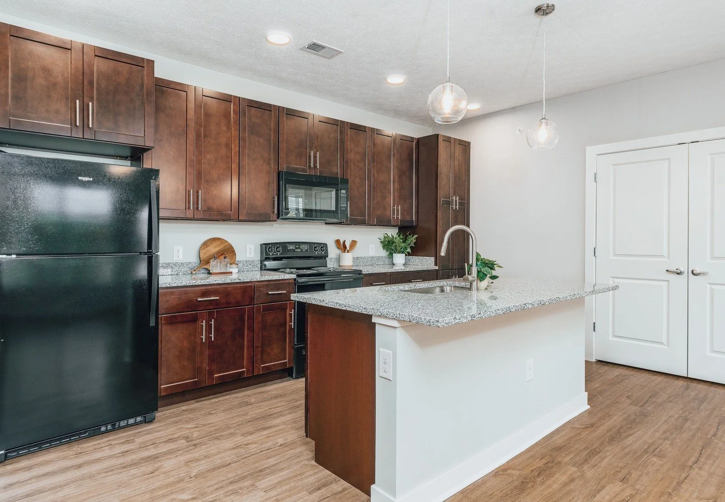 Love to entertain? This 2 bedroom apartment boasts an open floor plan with a generously sized kitchen &ndash; perfect for gatherings, cooking, and making memories! 🍽️