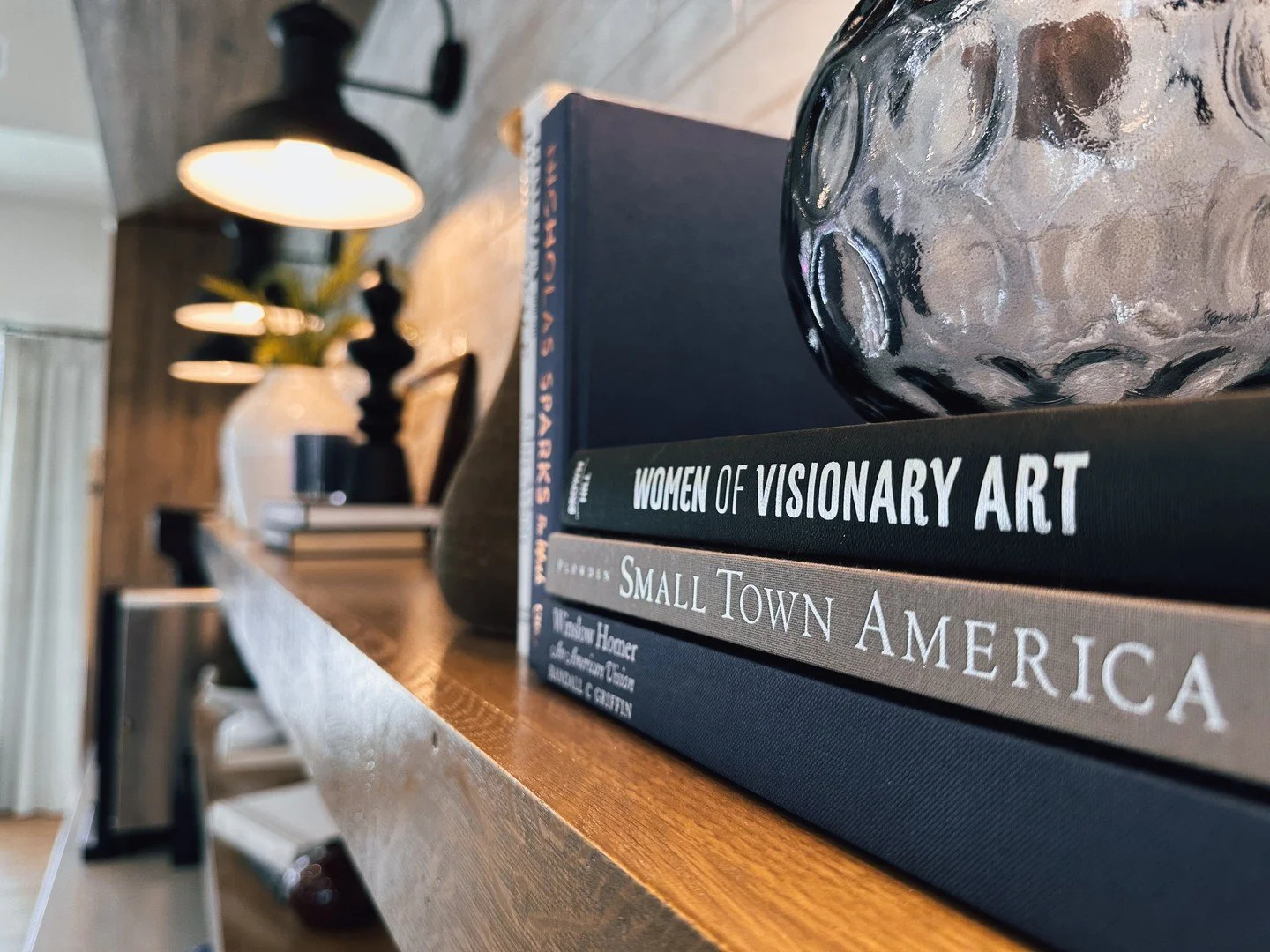 It&rsquo;s the small touches that give your space its character 📚️✨️