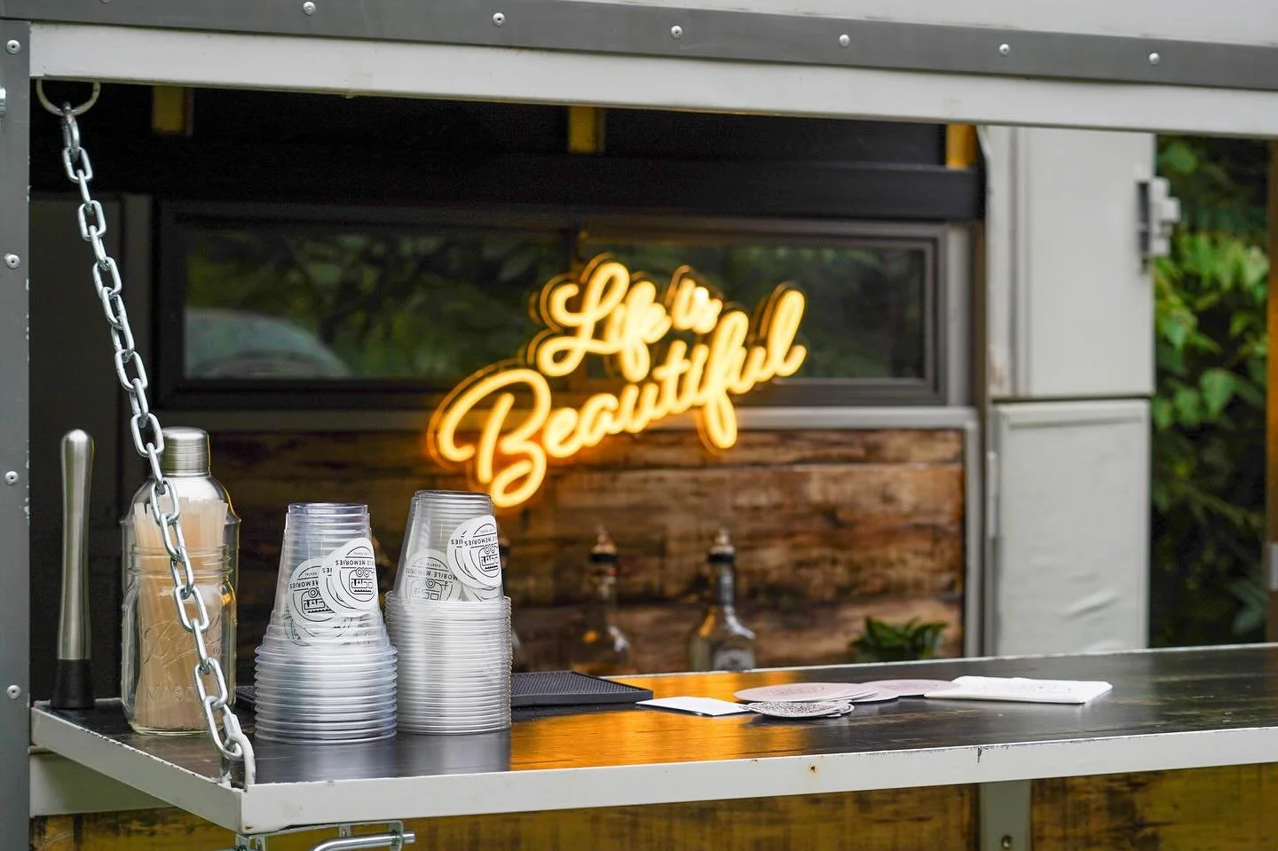 I don&rsquo;t know what the questions was, but I&rsquo;m pretty sure a bar that comes to you is the answer! 

🥂 

📸 credit: @northernchicphotography @brittnyolson 

#mobilememories #mobilebar #bartrailer #eventplanning #smallbusiness