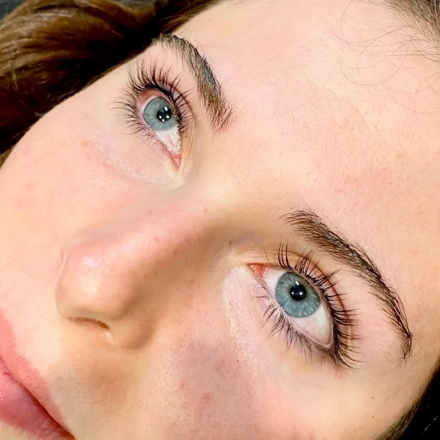 Riley @rpm_esthetics has the magic touch &mdash; can you believe these are natural lashes?! 💙

Lash Lift &amp; Tints are perfect for those of us looking for a natural lash enhancement without the maintenance of lash extensions- lasting 4-8 weeks dep