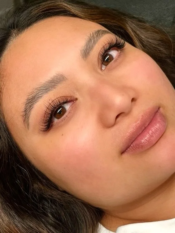 Stunning Classic lash extensions by @sashalashandbeautyllc 🤩
Classics are designed to enhance your natural lashes with a soft, elegant lift &mdash; Each lash is applied one by one for a weightless, seamless finish that opens the eyes and adds effort