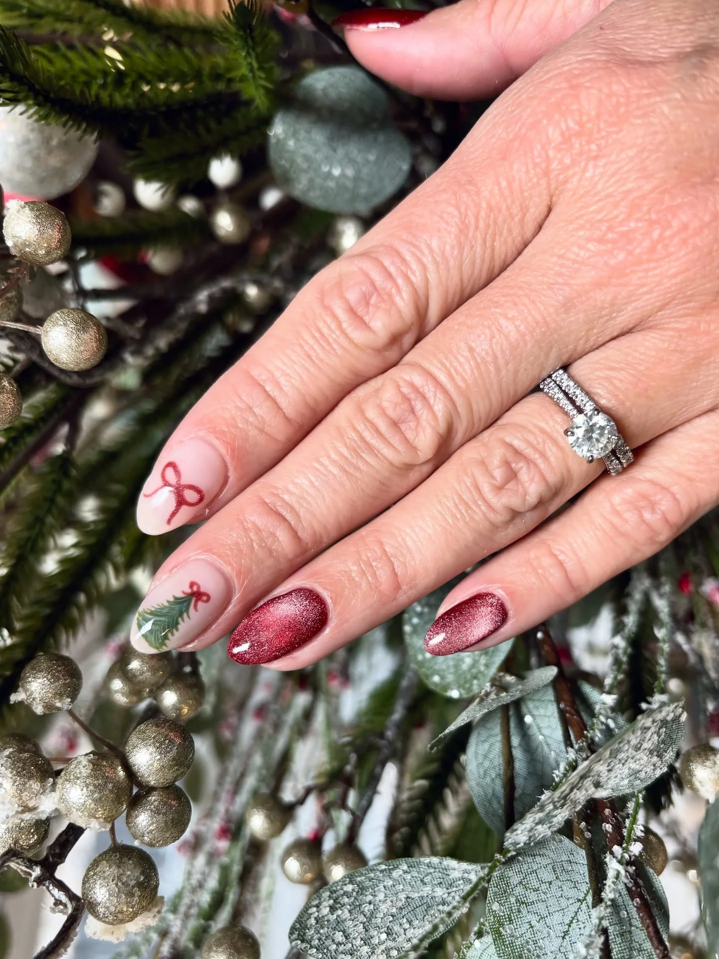 Tis&rsquo; the season to start planning the perfect holiday nails 🌲✨What&rsquo;s on your mood board this year?

Book with Jasmine @jasmines.nail.bar to get your nails the holiday upgrade they deserve!

Booking link in bio or call/text 📲 269-716-463