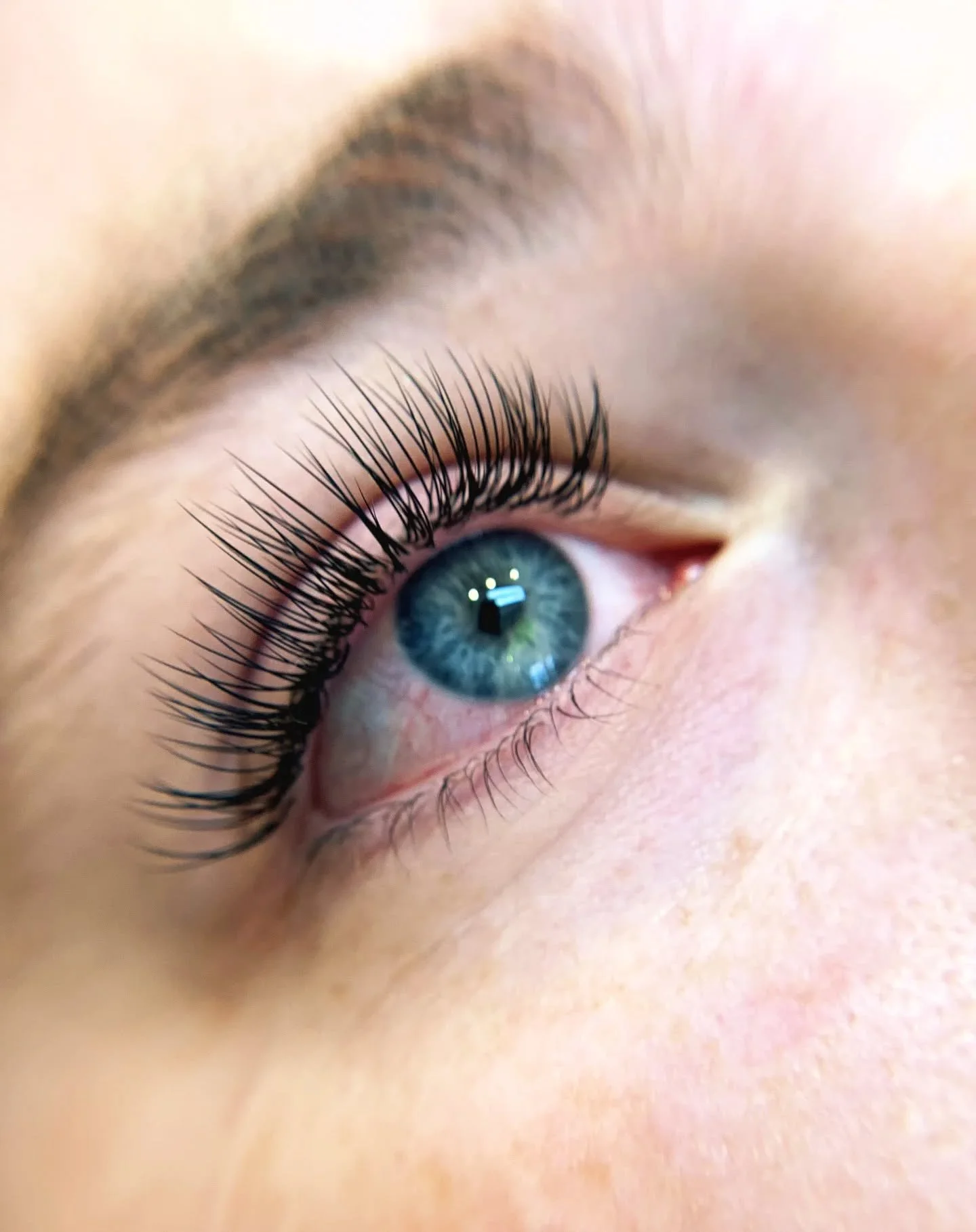 Soft, fluttery, and oh-so-dreamy 💭✨
Classic lashes by Madeleine @skinby_madeleine &mdash; your go-to for that effortlessly natural, timeless look that enhances your beauty every day. 💙

Book your next Full Set or Touch Up with Madeleine by calling/