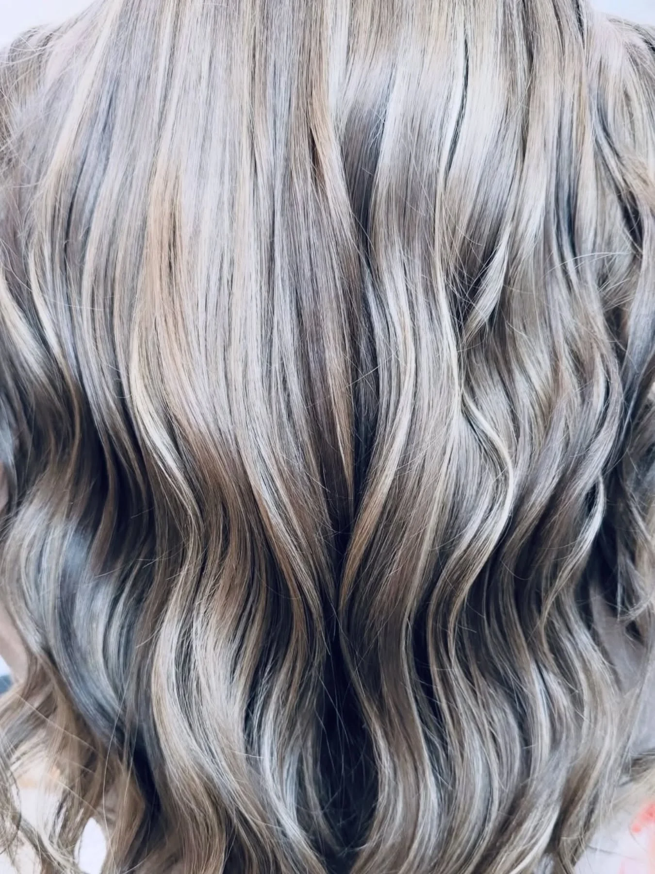 Get ready for brighter days with some fresh highlights from @mermaidhairbyholly 💫🌷

#springrefresh #highlights #blonding #hairstylistportagemi #freshhairfeels❤️