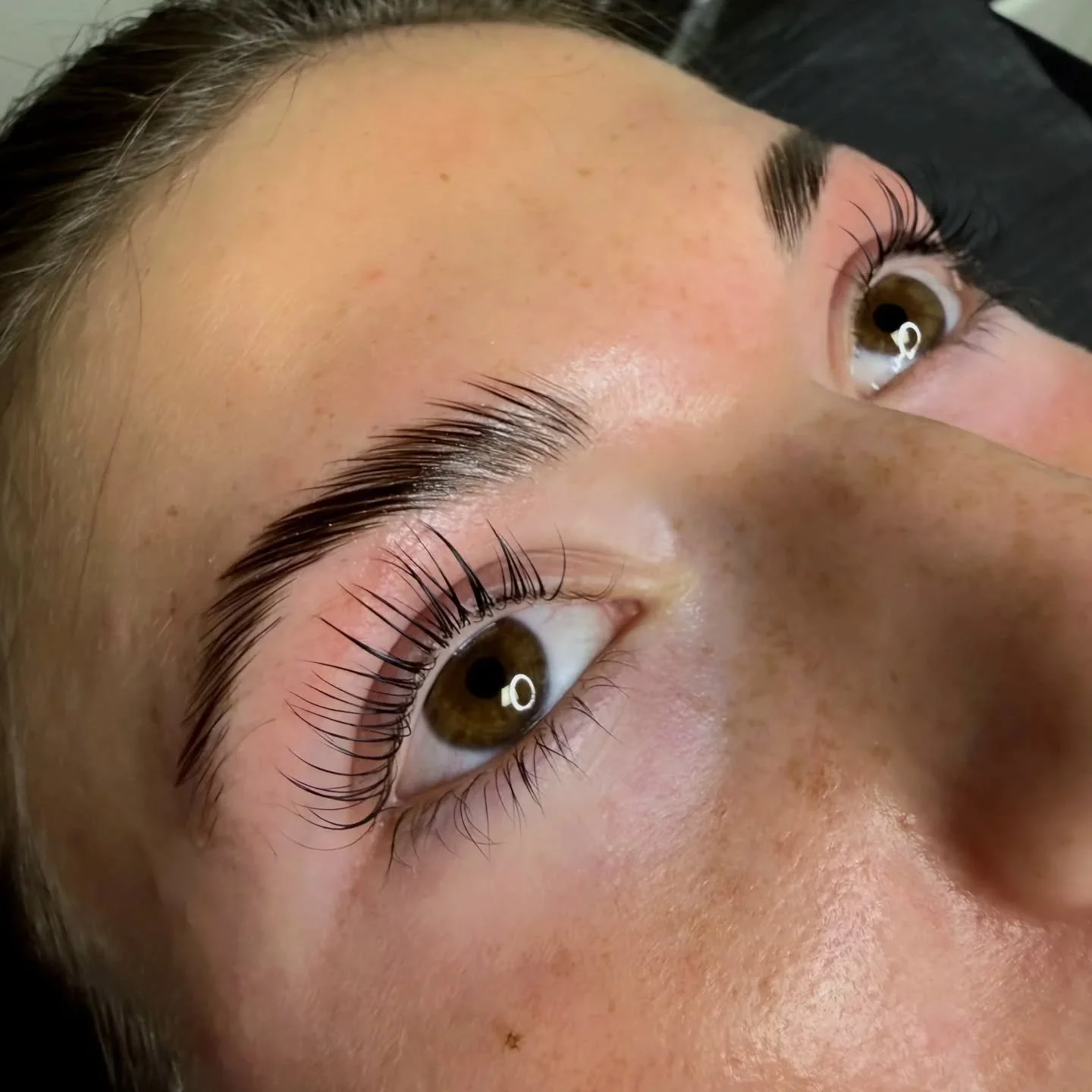 Korean Lash Lift &amp; Brow Lamination! The perfect combo to wake up ready, every single day!✨️🤍

Book your next appointment with our talented esthetician @blushed.bybrooke to acheive this stunning, effortless look! 💫

#ʙʀᴏᴡʟᴀᴍɪɴᴀᴛɪᴏɴ #koreanlashli