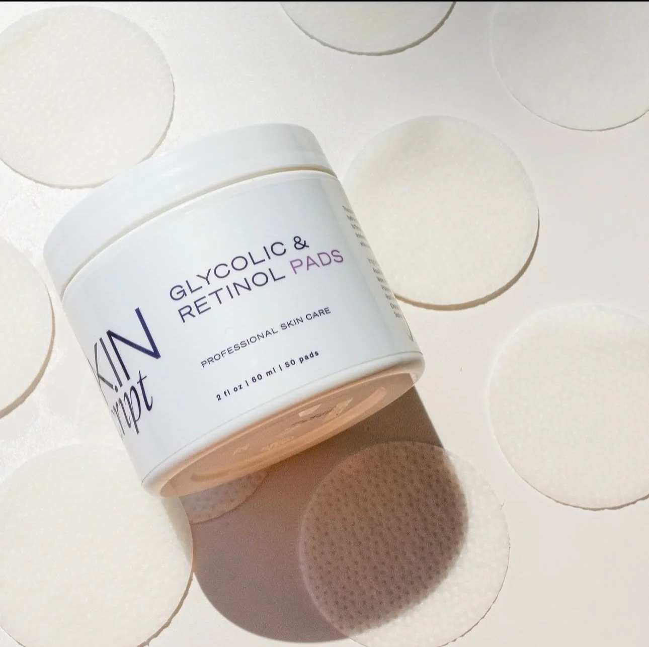 Glycolic &amp; Retinol Pads are designed to gently and progressively renew the skin to provide brightening, clarifying, and restoring benefits to all skin types in need of perfecting 🤍

-Reduces the appearance of pigmentation spots
-Assists with sur