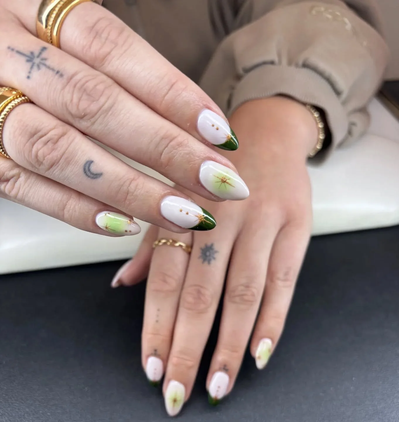 Your sign to get your nails done!💖💅

@jasmines.nail.bar is always creating the cutest sets, book your appointment today! 🗓

#nailartist #nailaddict #nailart #portagemi #portagemisalon