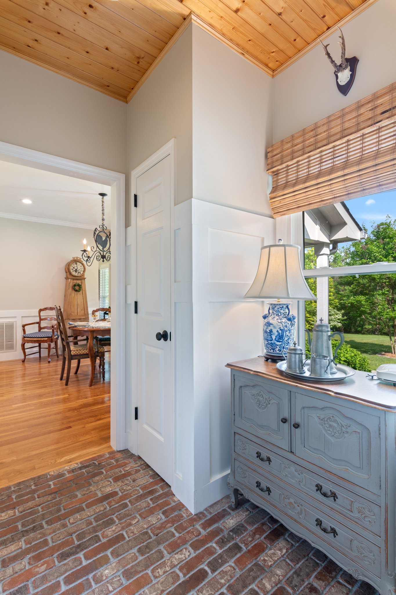 Interiors 015.jpg