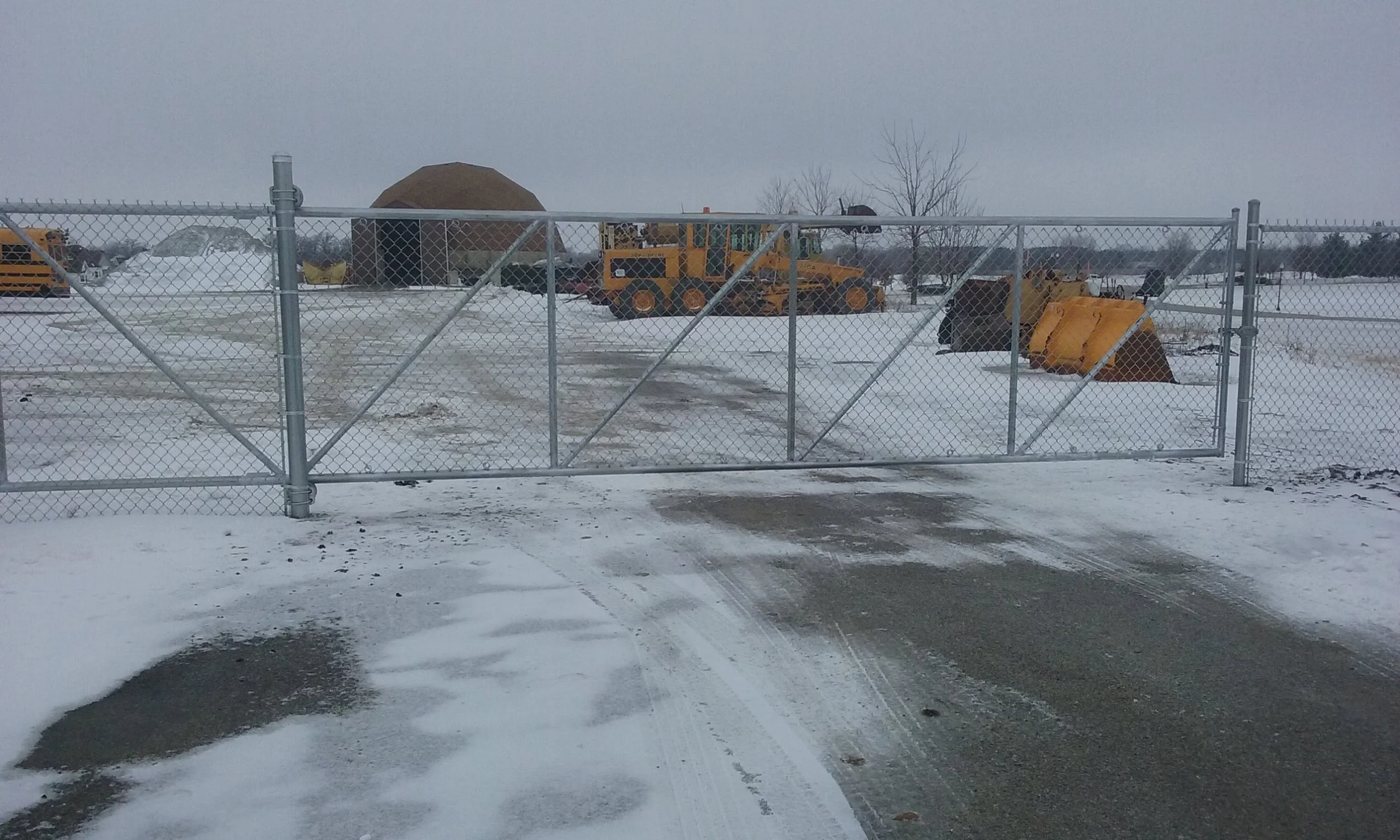 Browse our fence and gate gallery. Get inspired by vinyl, wood, chain link, iron, and aluminum projects installed by experts.