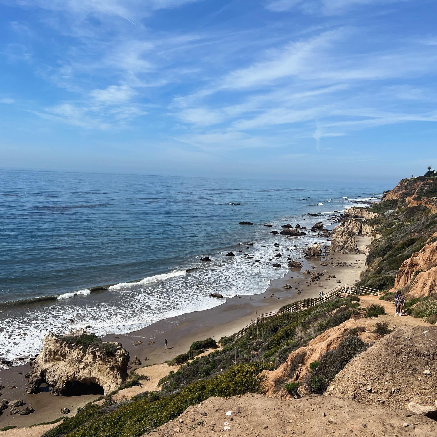California! ☀️😎 Finally made a trip back to the Golden State to visit @parisimo22 and soak up some sunshine. I even squeezed in a quick sketch on the beach! Now back to my regular fleece-lined leggings and wool socks.