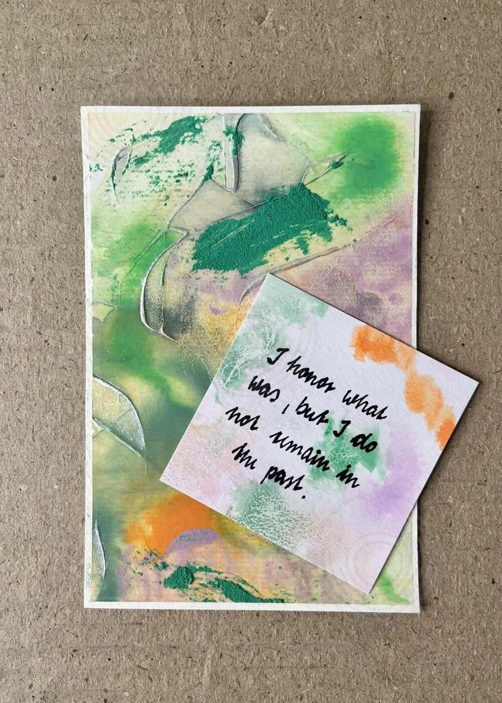 ‘Between the colors’ artwork with affirmation card reading I honor what was, but I do not remain in the past – abstract healing art for renewal and inner strength.