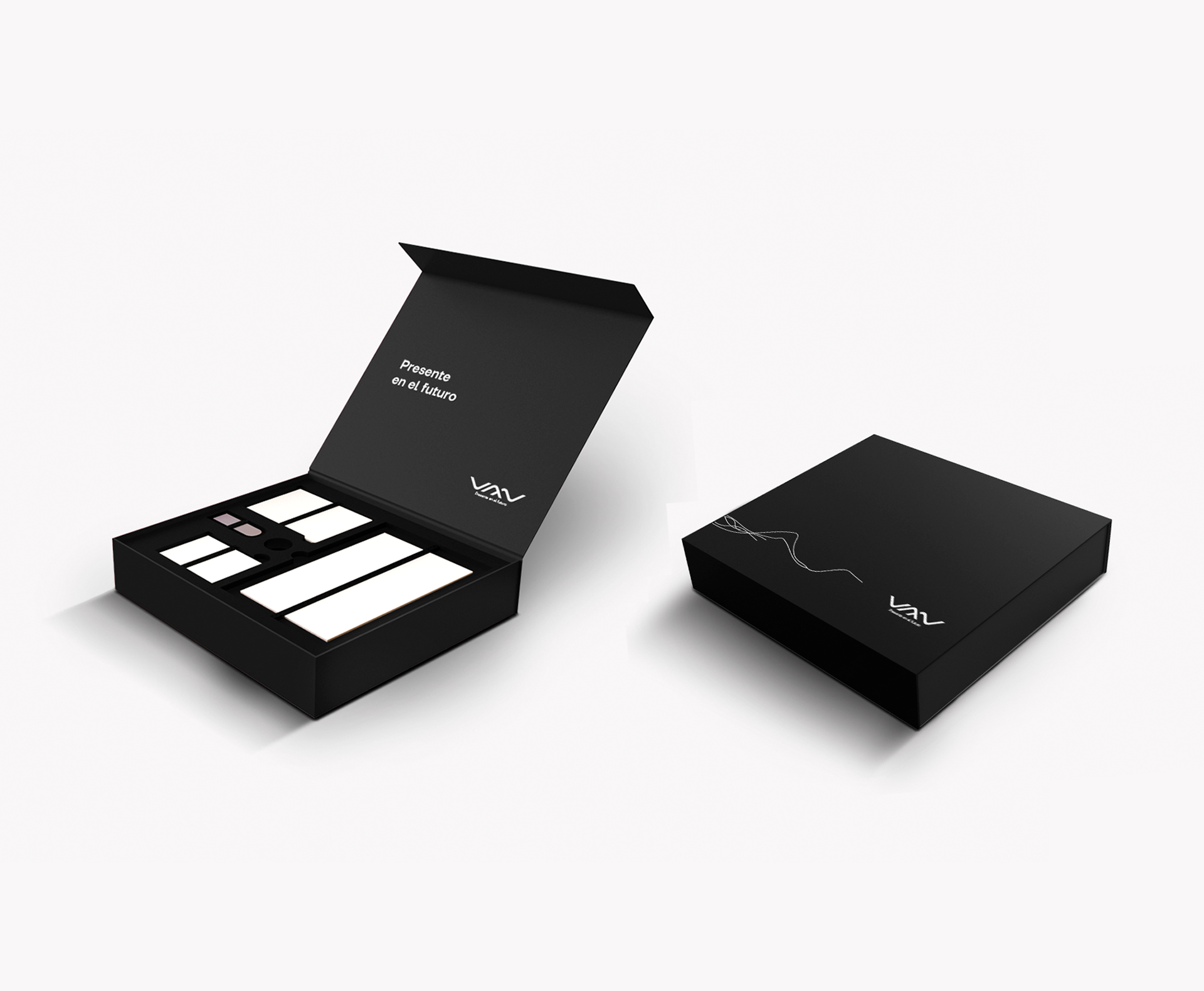 Caja negra con kit de materiales de marca para entrega de proyectos terminados, junto con otra caja cerrada a su lado.