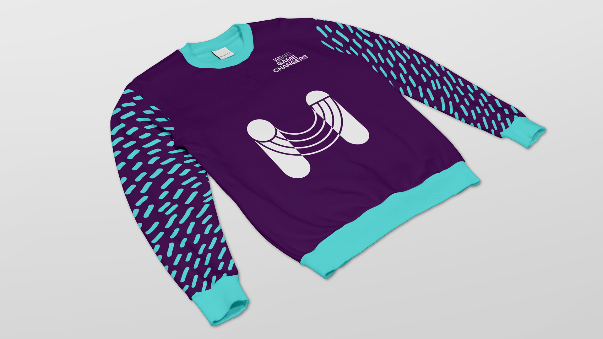 Suéter deportivo con diseño en tonos morados y aguamarina, con la frase 'We are game changers' en la parte superior.