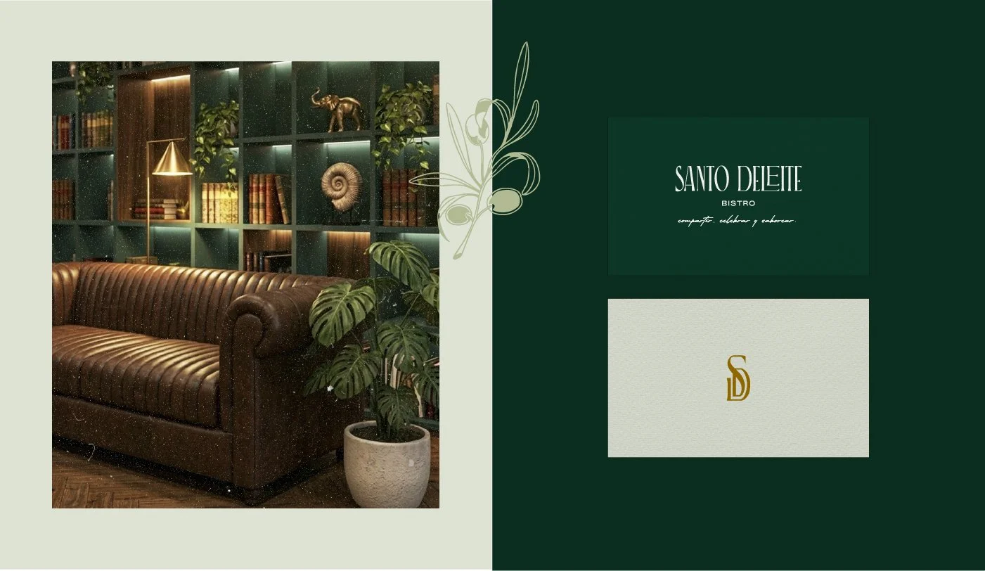 Interiores de una cafetería con una librería y decoración en tonos verdes y marrón, un sofá de cuero y plantas decorativas.