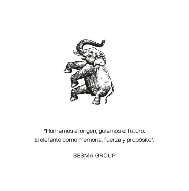 Dibujo de un elefante con una trompa enroscada hacia arriba.