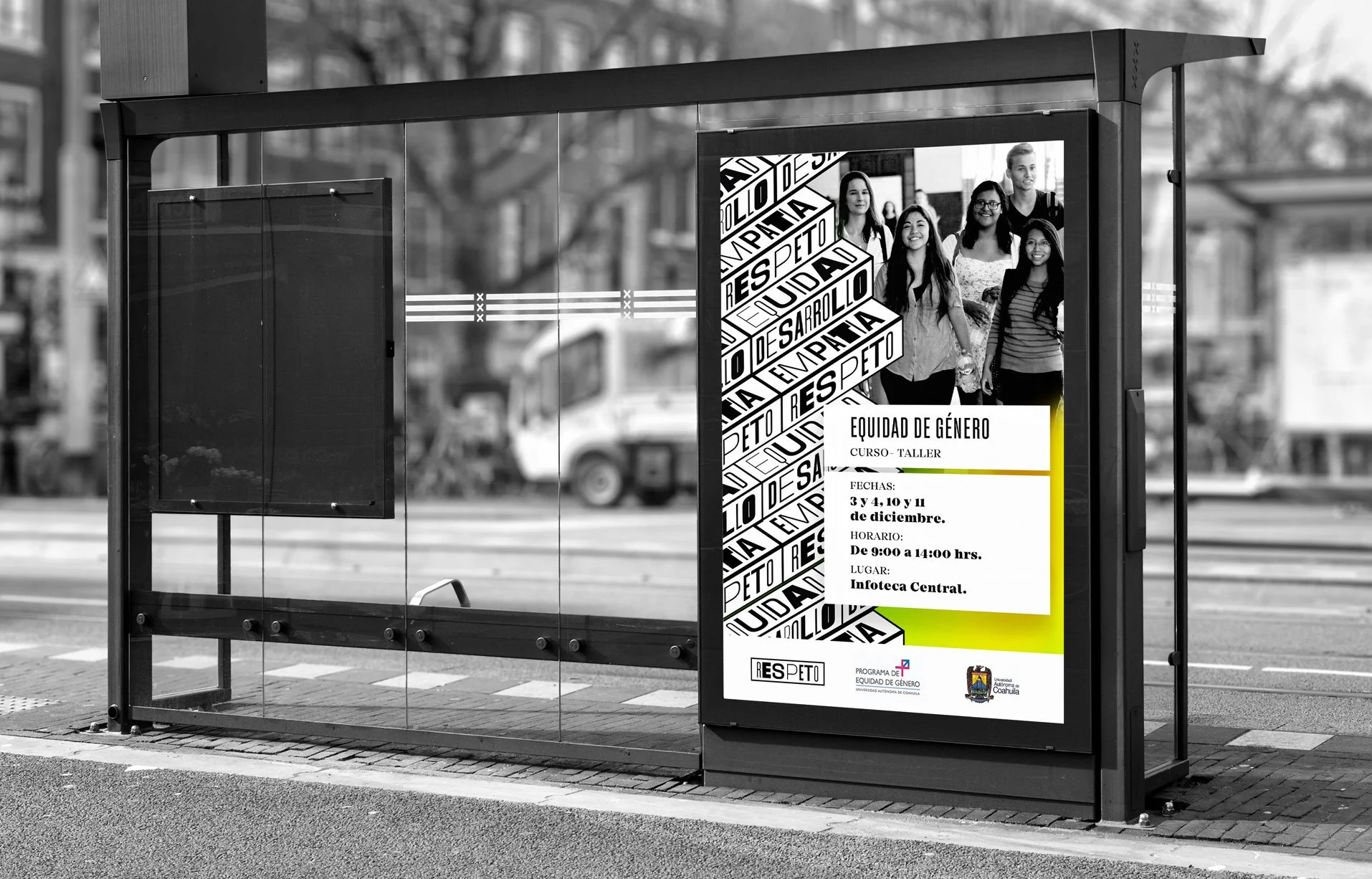 Cartel publicitario en una parada de autobús que promociona un curso taller sobre igualdad de género, con información sobre fechas, horario y lugar.