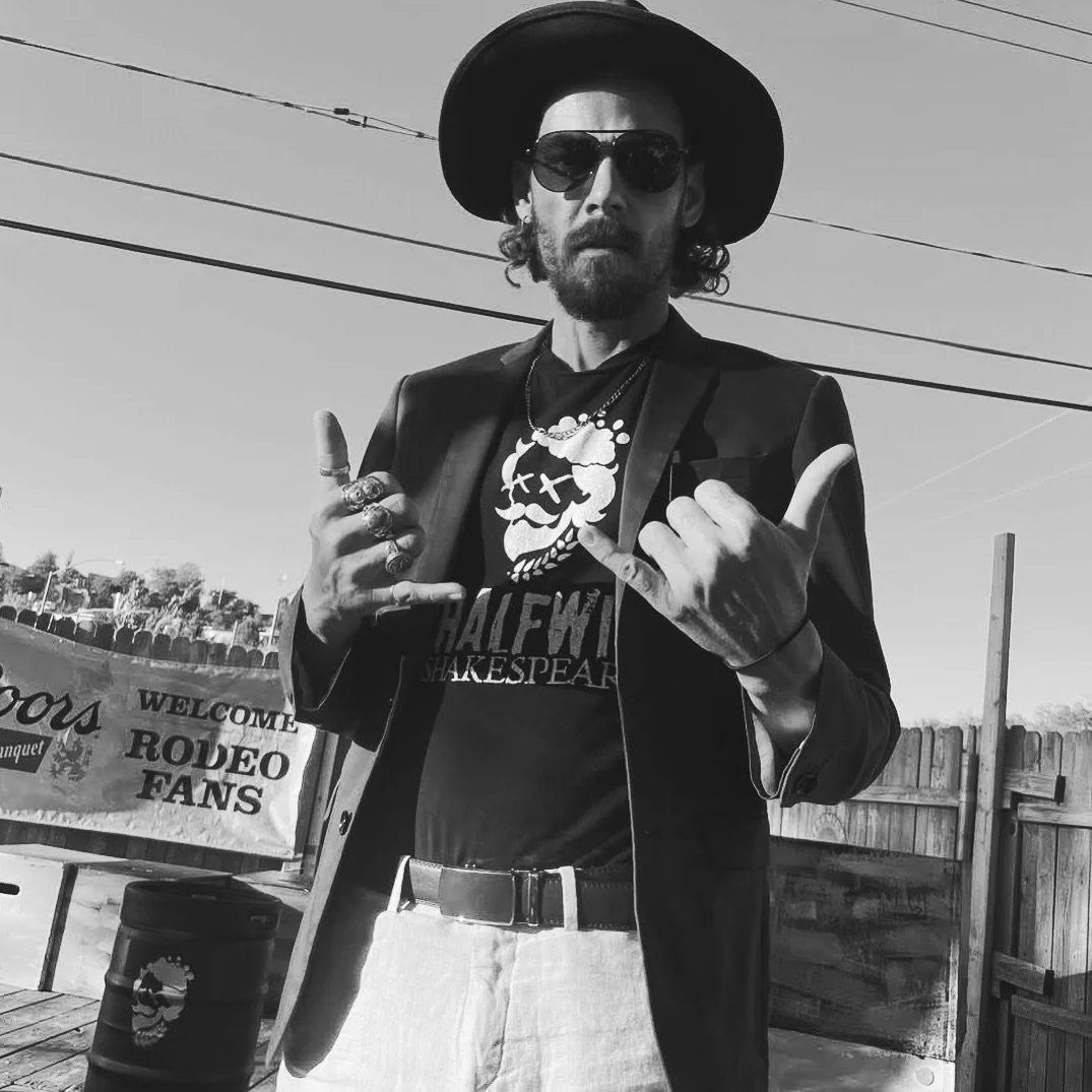 &ldquo;O, come, be buried a second time within these arms!&rdquo;(𝘛𝘩𝘦𝘺 𝘦𝘮𝘣𝘳𝘢𝘤𝘦.)
🏴&zwj;☠️
#pericles #encore #willbewithyou #bigbeautifulbill #shrunkdakespeare #notourfirstrodeo