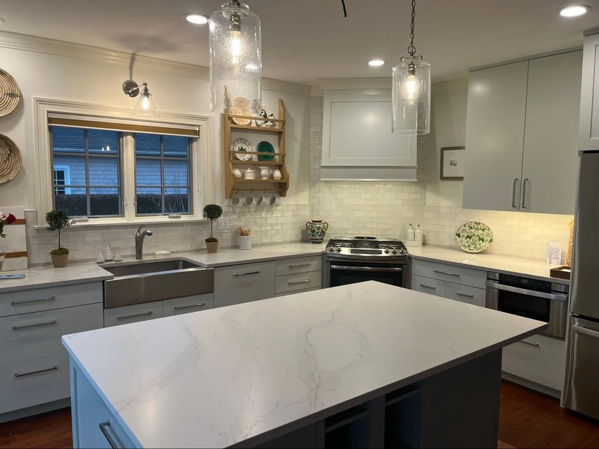 We love this before and after ✨

These clients wanted to entertain in their new home but there was some updating to be done in the kitchen.  Our team got to work and turned it around just in time for the holidays.