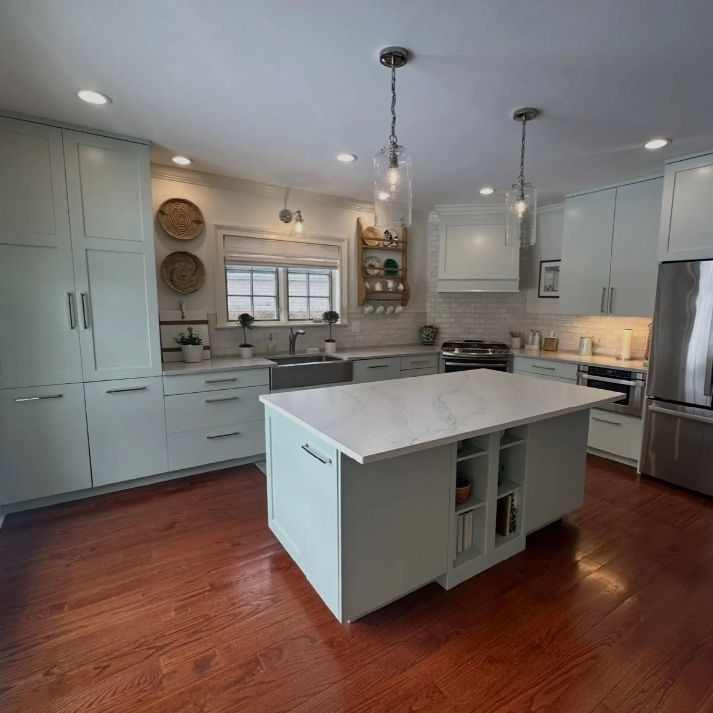 We're excited to share more from this kitchen reno!
The window treatments are up, and they finish the space, adding warmth.
It's amazing how those final layers bring everything together.