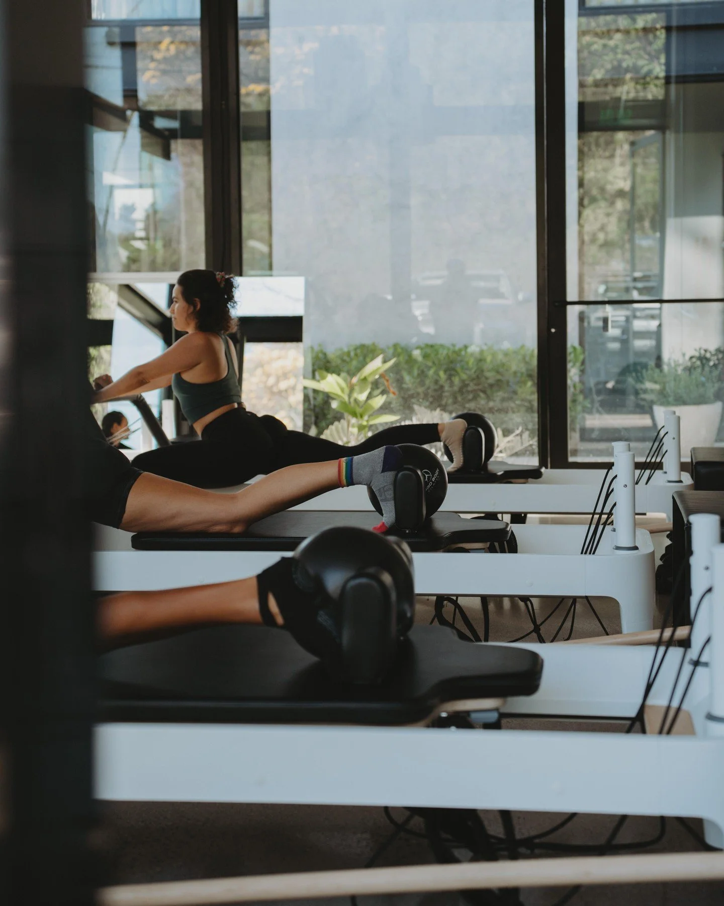 We don&rsquo;t cut corners on equipment, because the quality matters more than you think.
We use the latest version of Balanced Body Allegro II, the best rated studio reformer in the industry, for a reason: a smooth ride, precise resistance, and equi