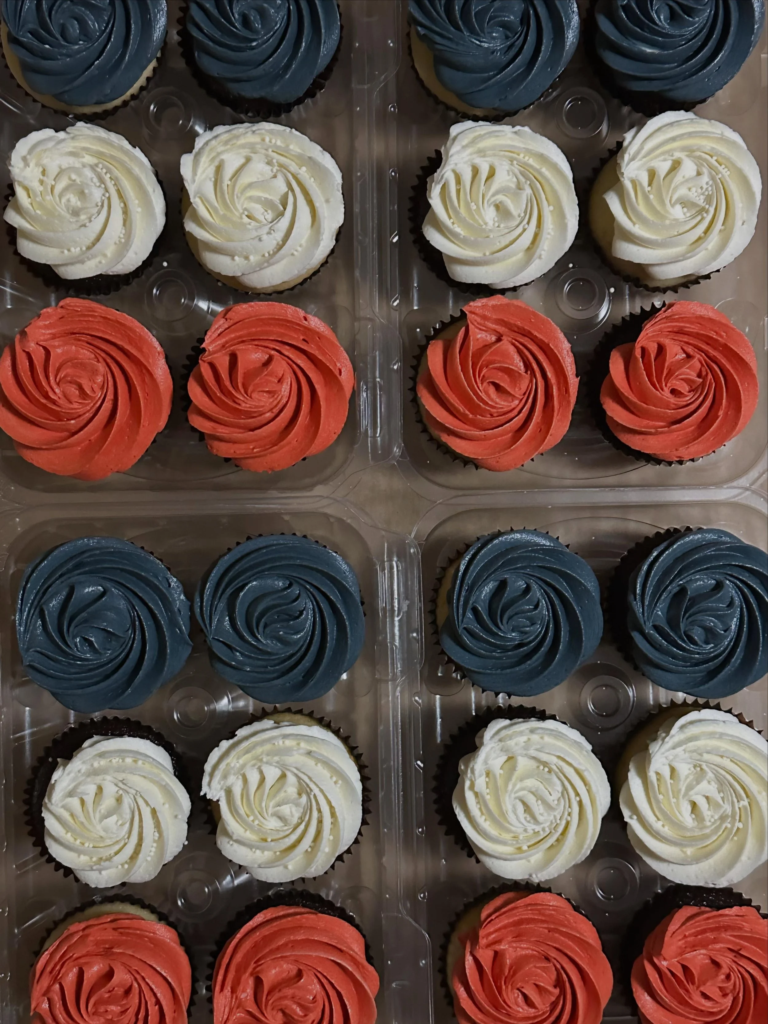 A sweet tribute for Memorial Day - remembering those who served
❤️🤍💙

#happymemorialday🇺🇸 #nhbakery #cupcakesofinstagram #fromscratch #redwhiteandblue