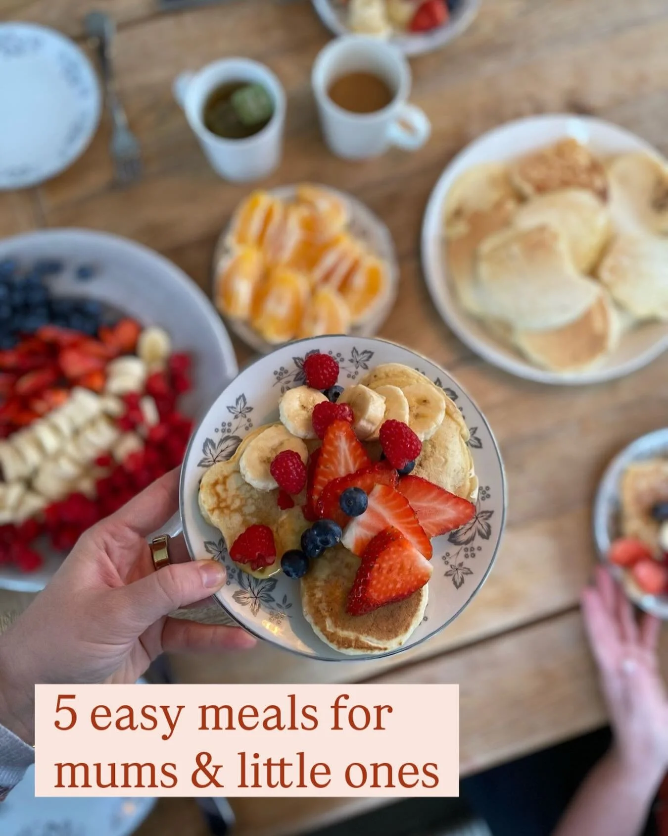 𝗙𝗶𝘃𝗲 𝗲𝗮𝘀𝘆 𝗳𝗼𝗼𝗱𝘀 𝘁𝗵𝗮𝘁 𝘄𝗼𝗿𝗸 𝗳𝗼𝗿 𝗯𝗼𝘁𝗵 𝘆𝗼𝘂 + 𝘆𝗼𝘂𝗿 𝗹𝗶𝘁𝘁𝗹𝗲 𝗼𝗻𝗲
(aka: one plate, no battles, minimal cleanup)

✨ 1. Soft-boiled eggs + cucumber sticks
Cut into wedges for baby hands, salt + chili flakes for you.

