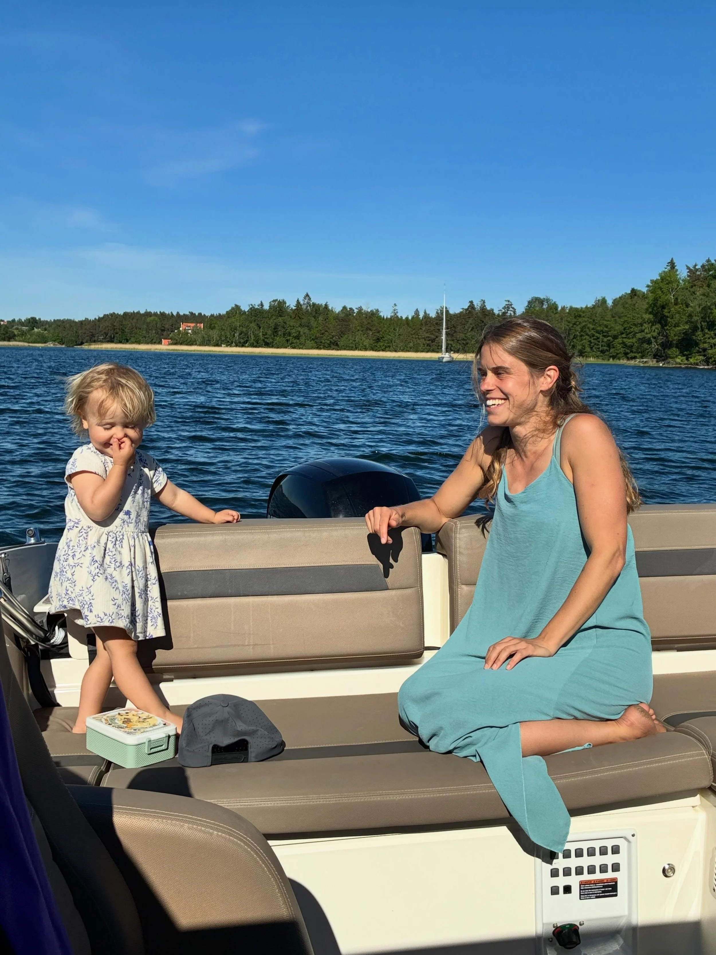 Archipelago days like these... 💙

Swedish summer never disappoints and is best enjoyed by the water.

We are so lucky to live right in the archipelago and head out for swims and boat rides all the time.

I plan archipelago days for friends and famil