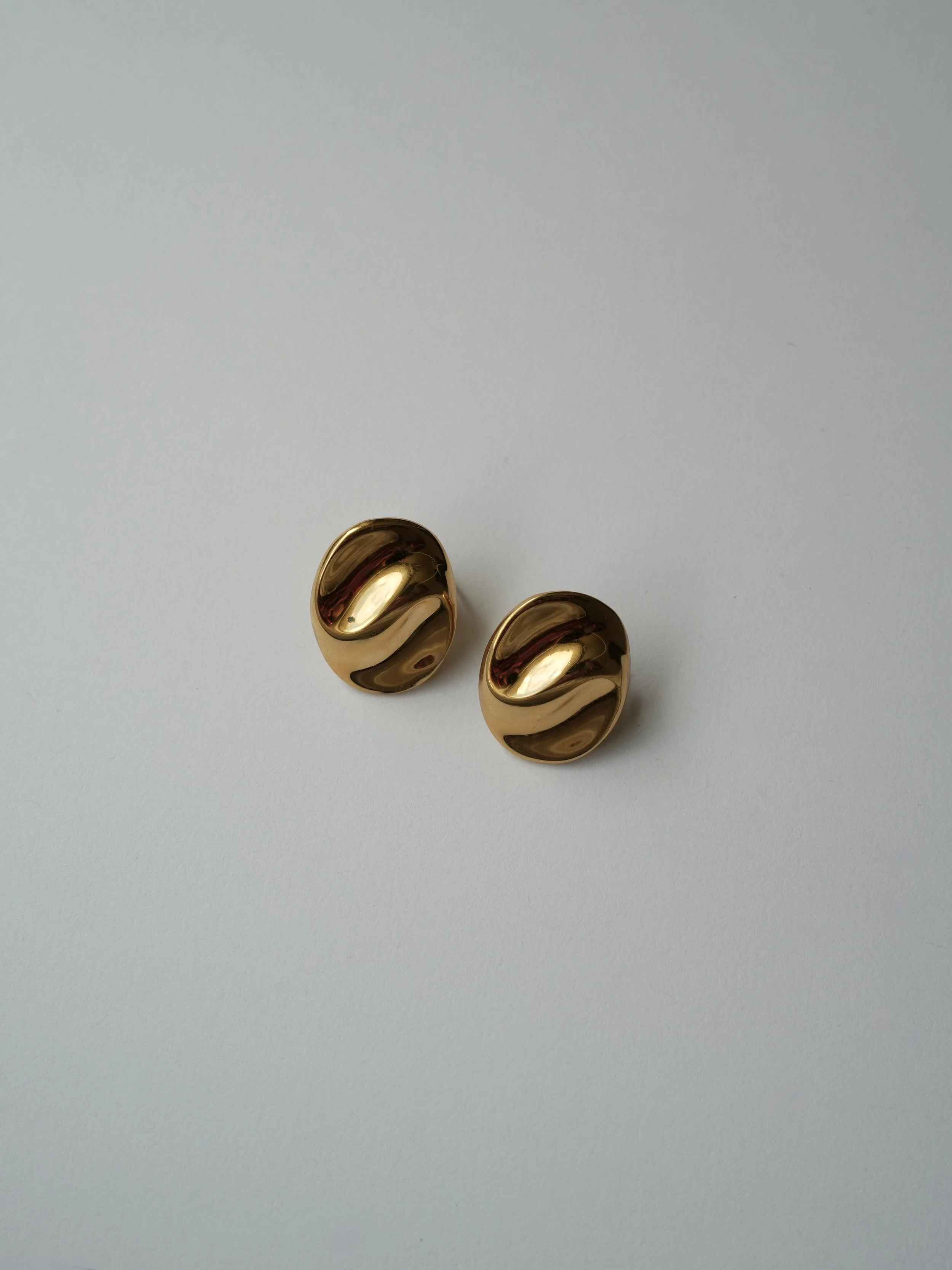 Curved Wave Stud Earrings.jpg