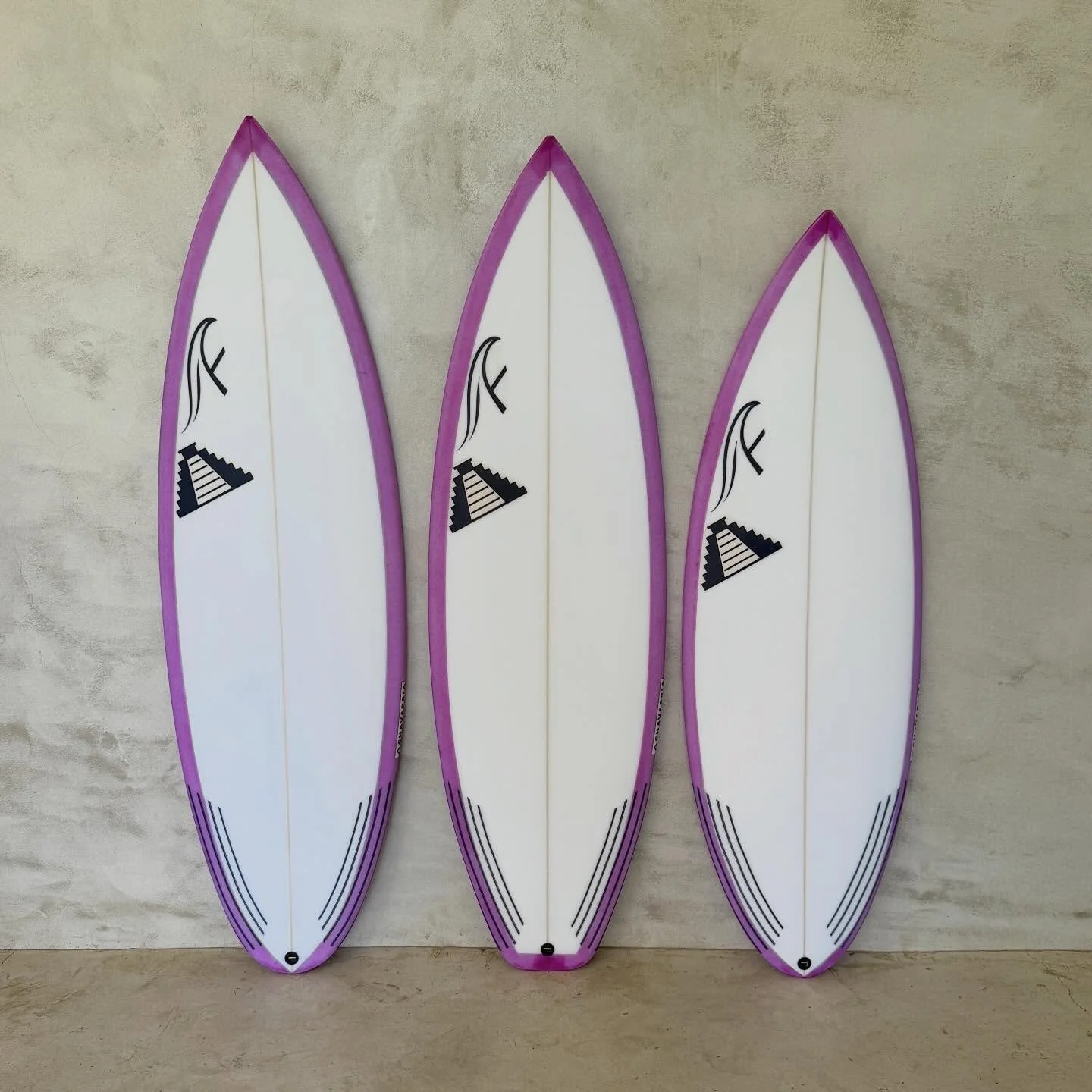 Quiver nuevo dise&ntilde;ado a su medida y progreso de su surfing 🤙🏽 

New quiver designed for his size and surf progression 🤙🏽 

.
.
.
.
#mainlandsurfboards #surfboards #surf #sayulita #customsurfboards