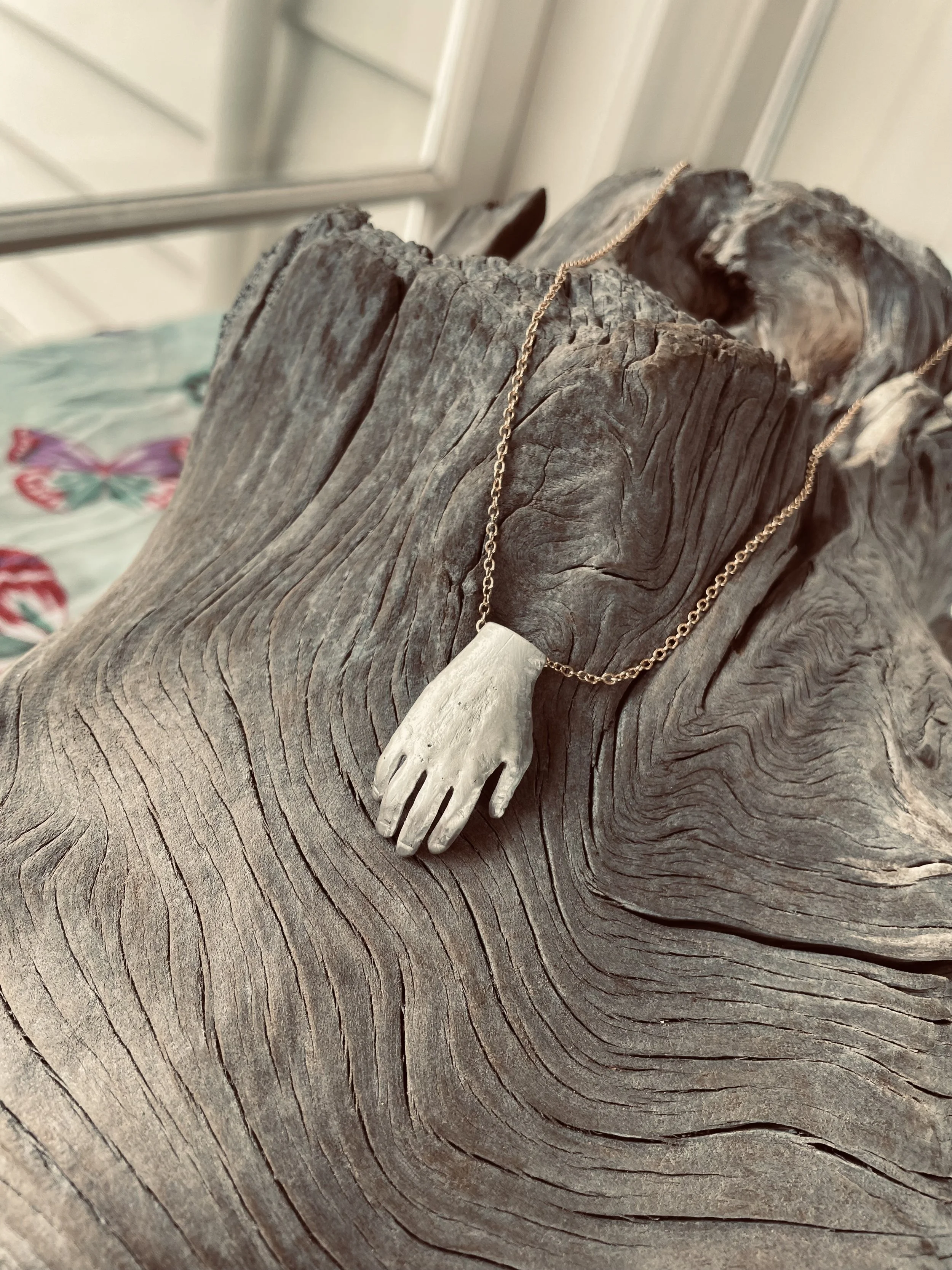Hand pendant