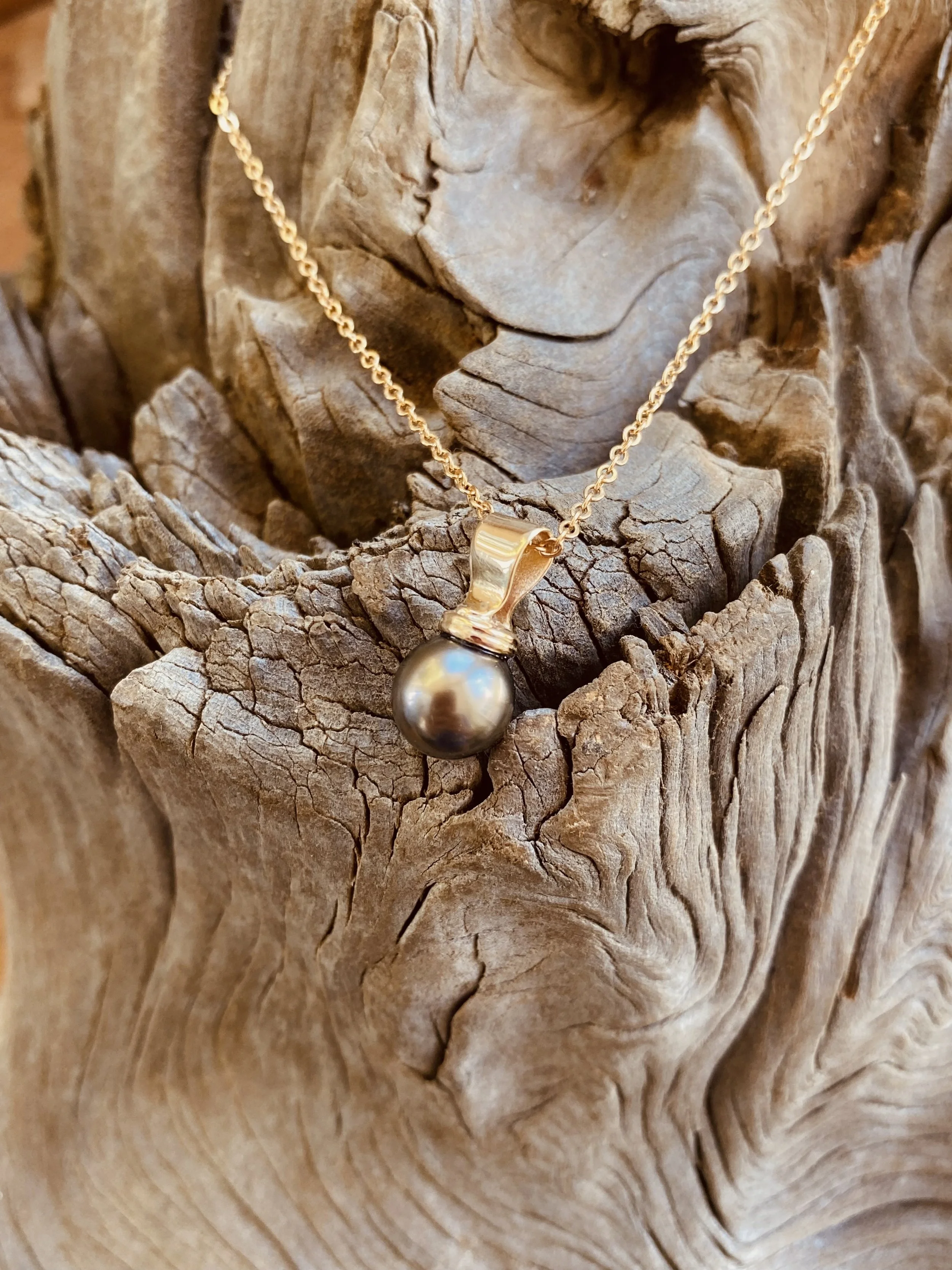 Tahitian black pearl pendant