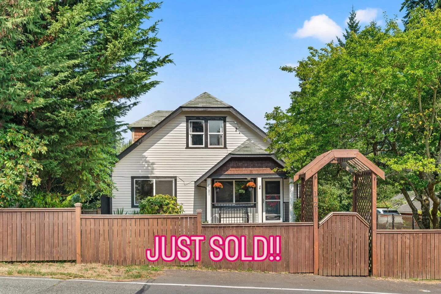 Thinking of Making a Move?? Let&rsquo;s chat!
It&rsquo;s never too early to plan the steps and clear the pathway.  DM me to get the conversation started! I&rsquo;m here to help 🏠. #northpacificproperties  #makethemove