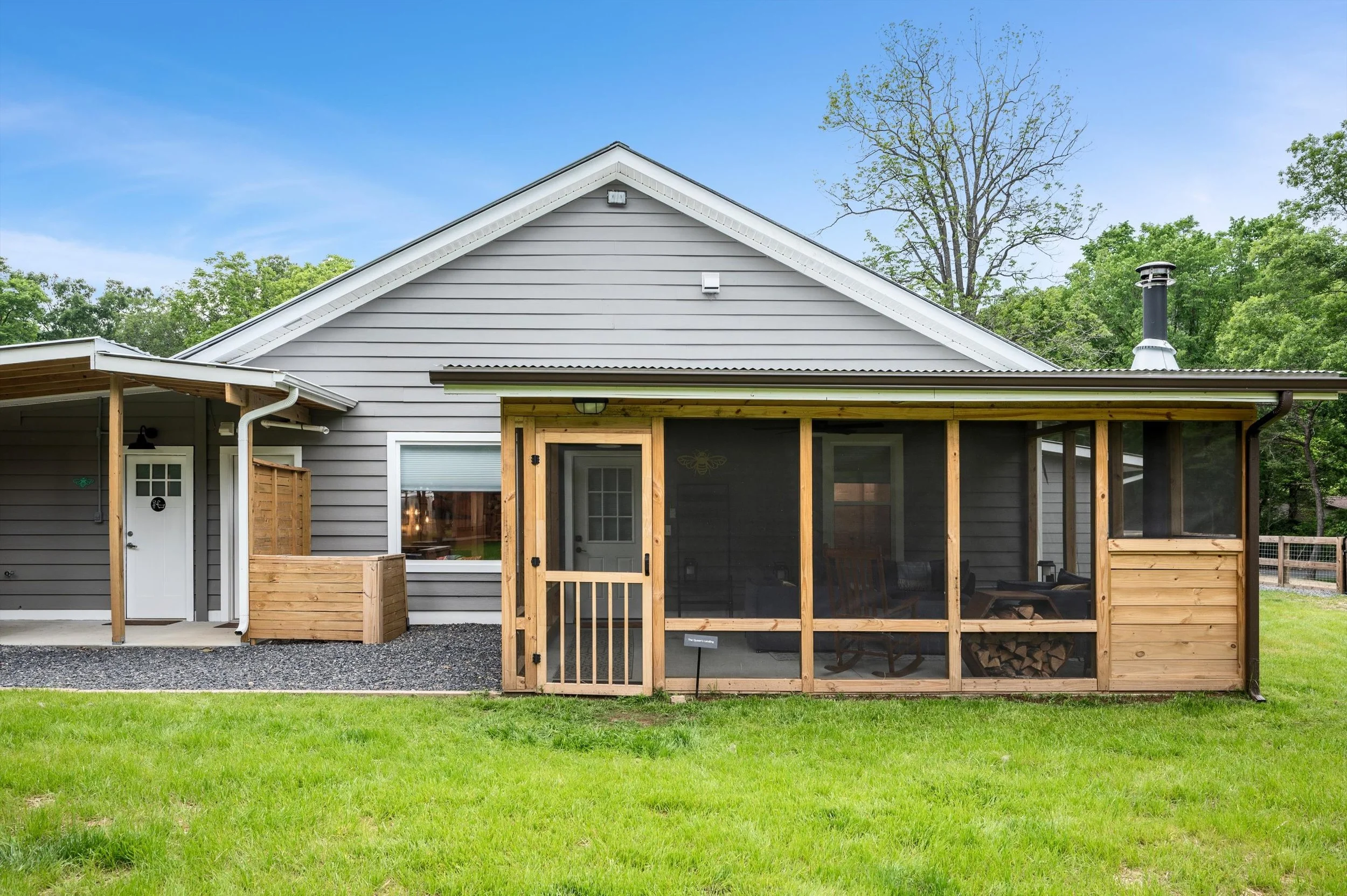 117-queen's, entrance, screened in porch, exterior . web.jpg