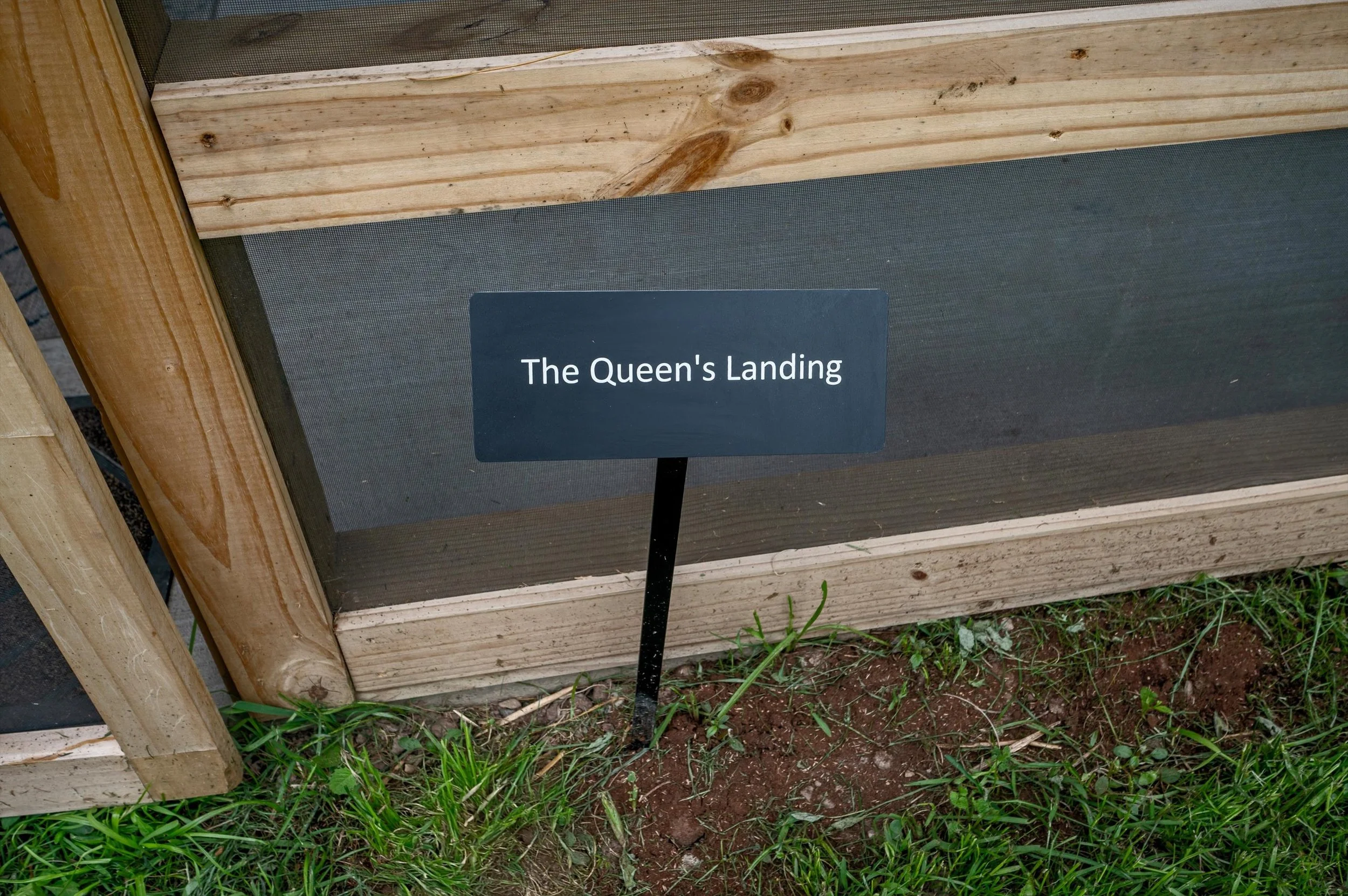 116-Queen's landing, sign, exterior . web.jpg