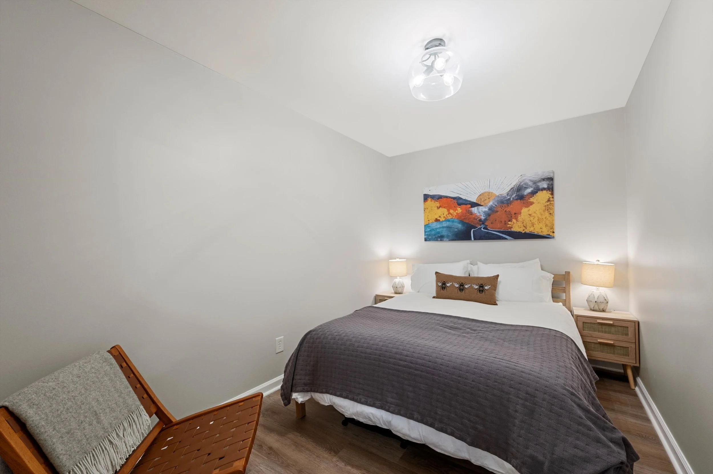 129-Queen, bedroom 1 . web.jpg
