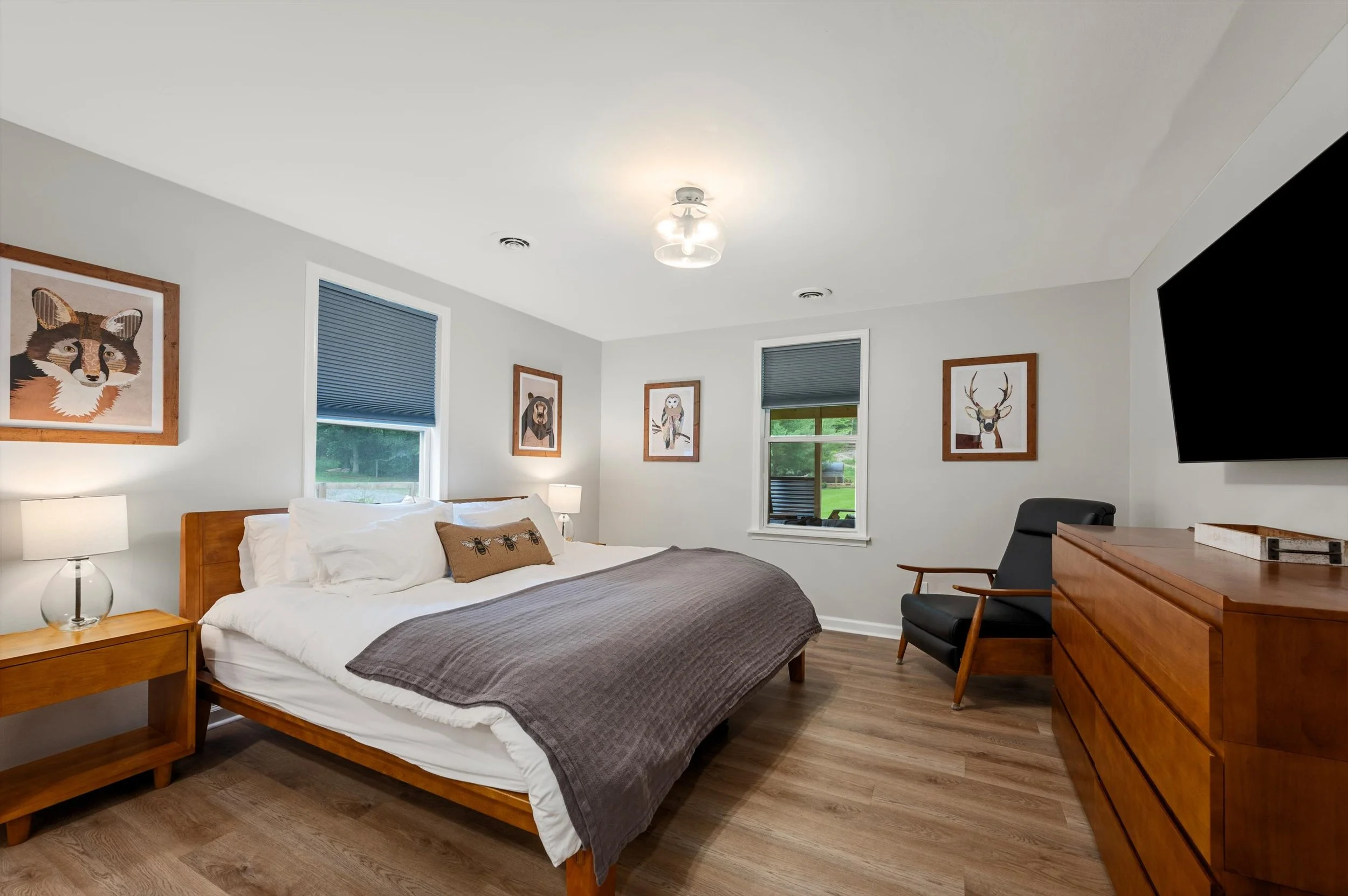 130-queen, bedroom 2 . web.jpg