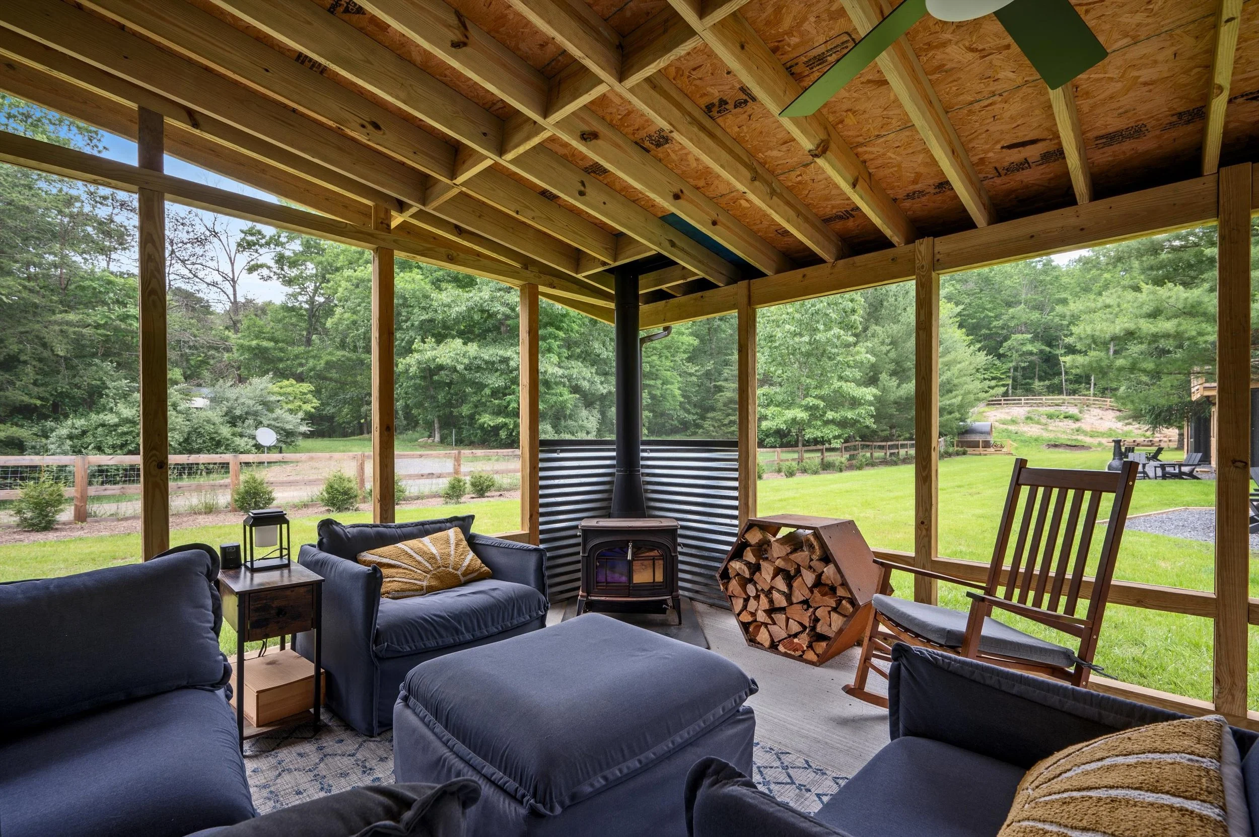 136-queen, screened in porch 2 . web.jpg