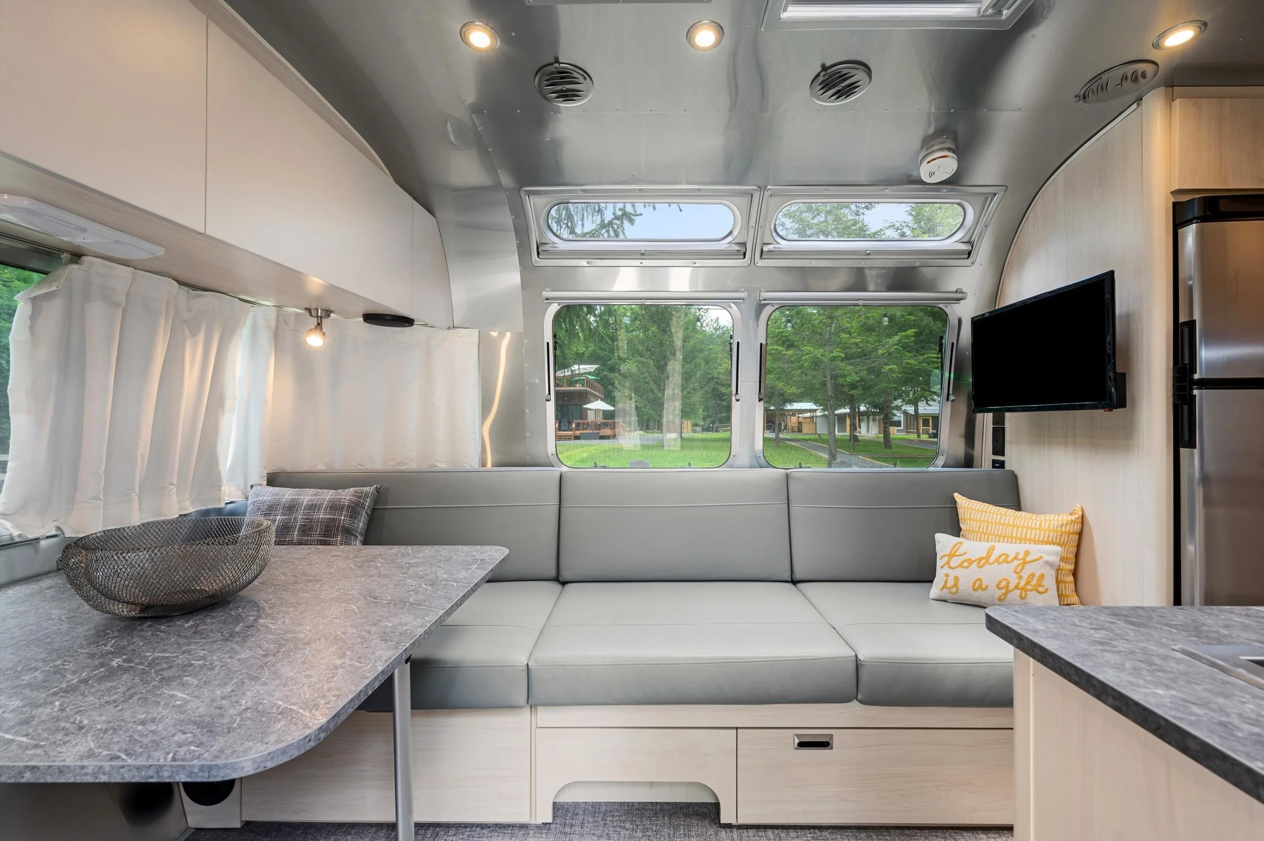 051-Explorer's, sitting area . web .jpg