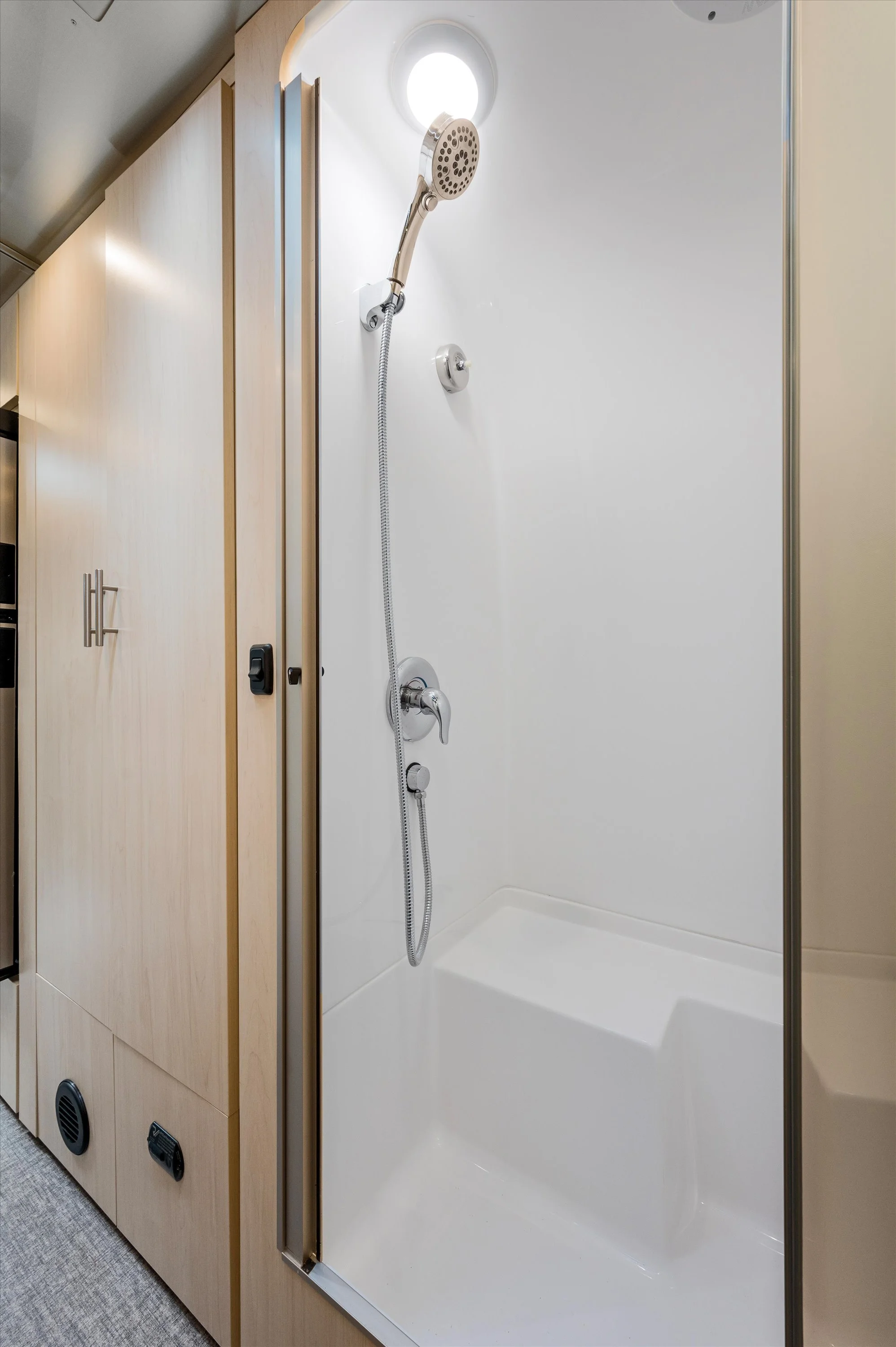 056-Explorer's, shower . web .jpg