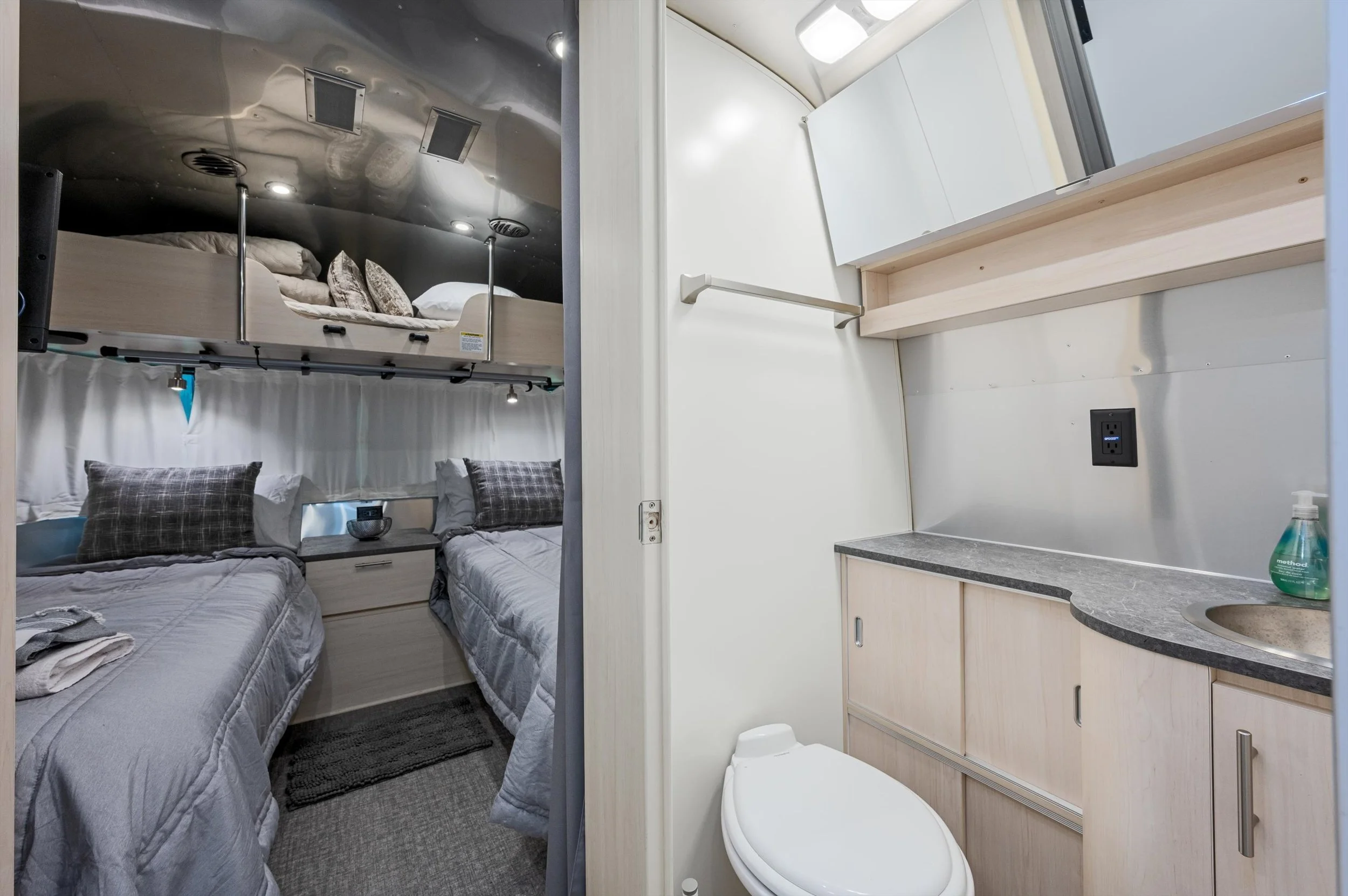 057-Explorer's, sleeping bed area, toilet . web .jpg