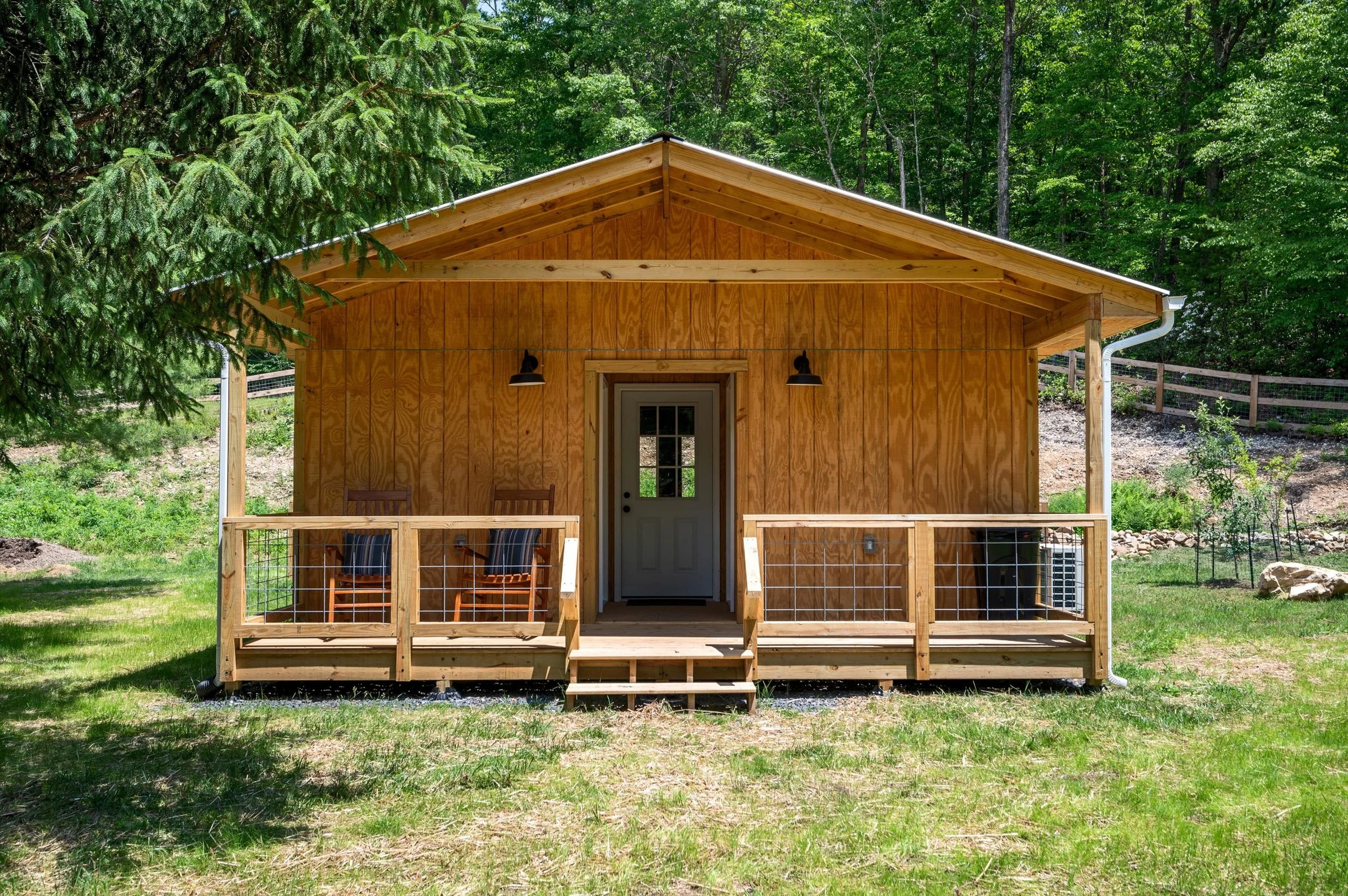 the commons lounge for games. movies, meetings and connecting with friends or coworkers