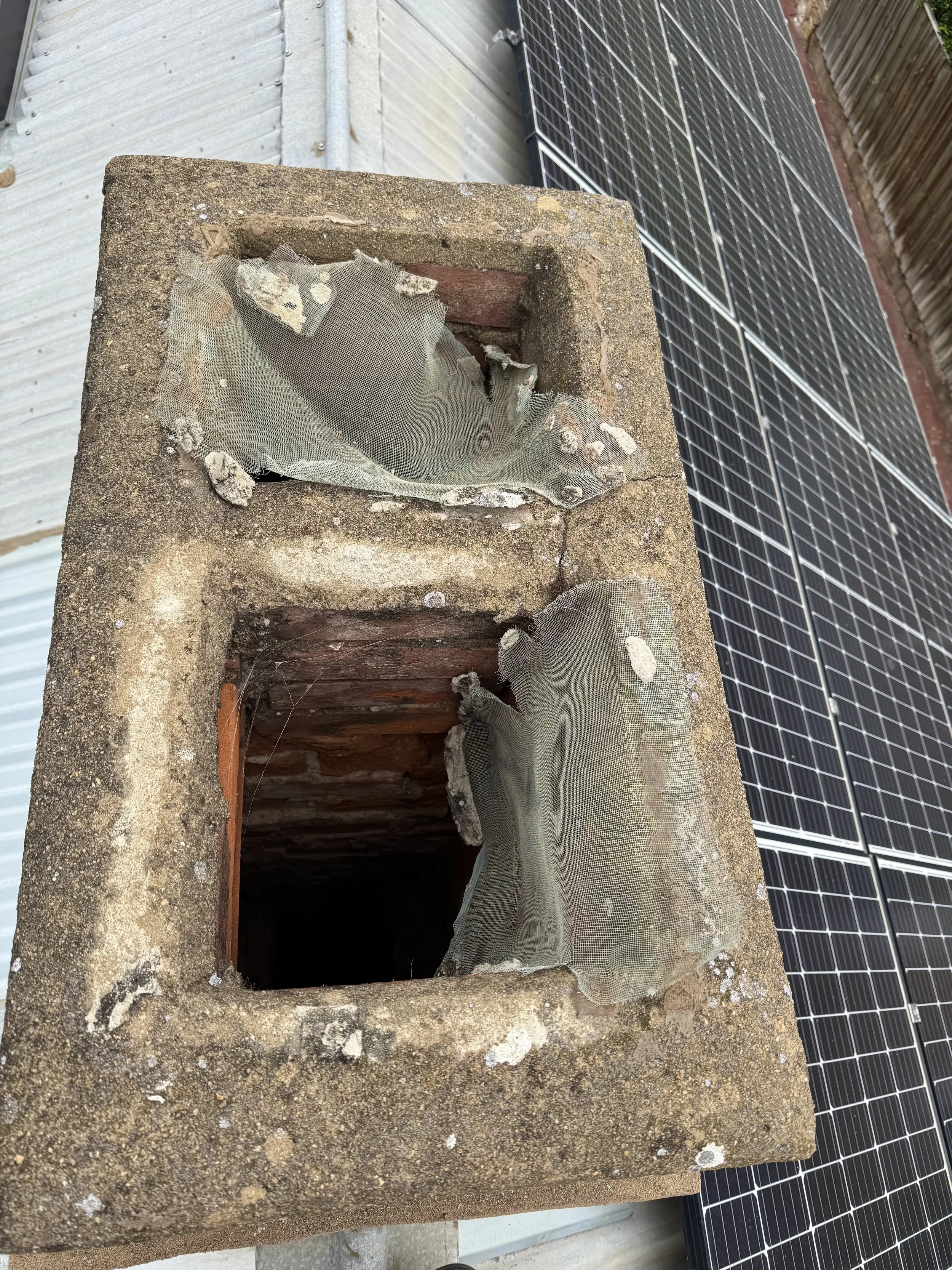 Prevention of water ingress in the chimney well. 